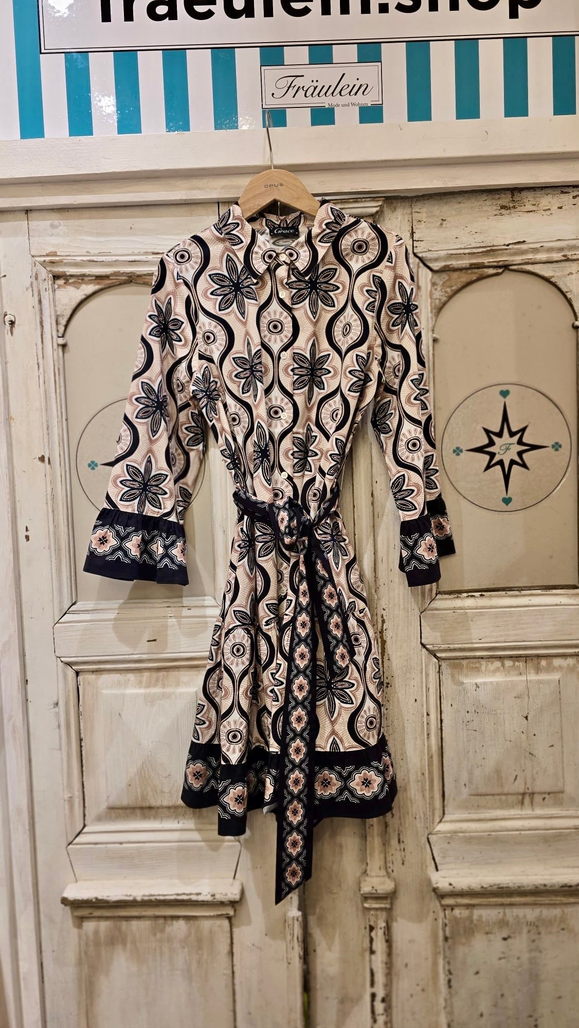 Ausdrucksstarkes Minikleid im Ethno-Chic