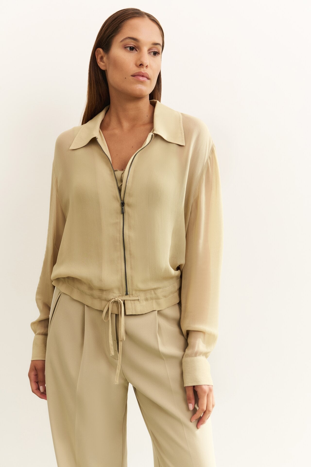 Leichte Blusenjacke mit Reißverschluss