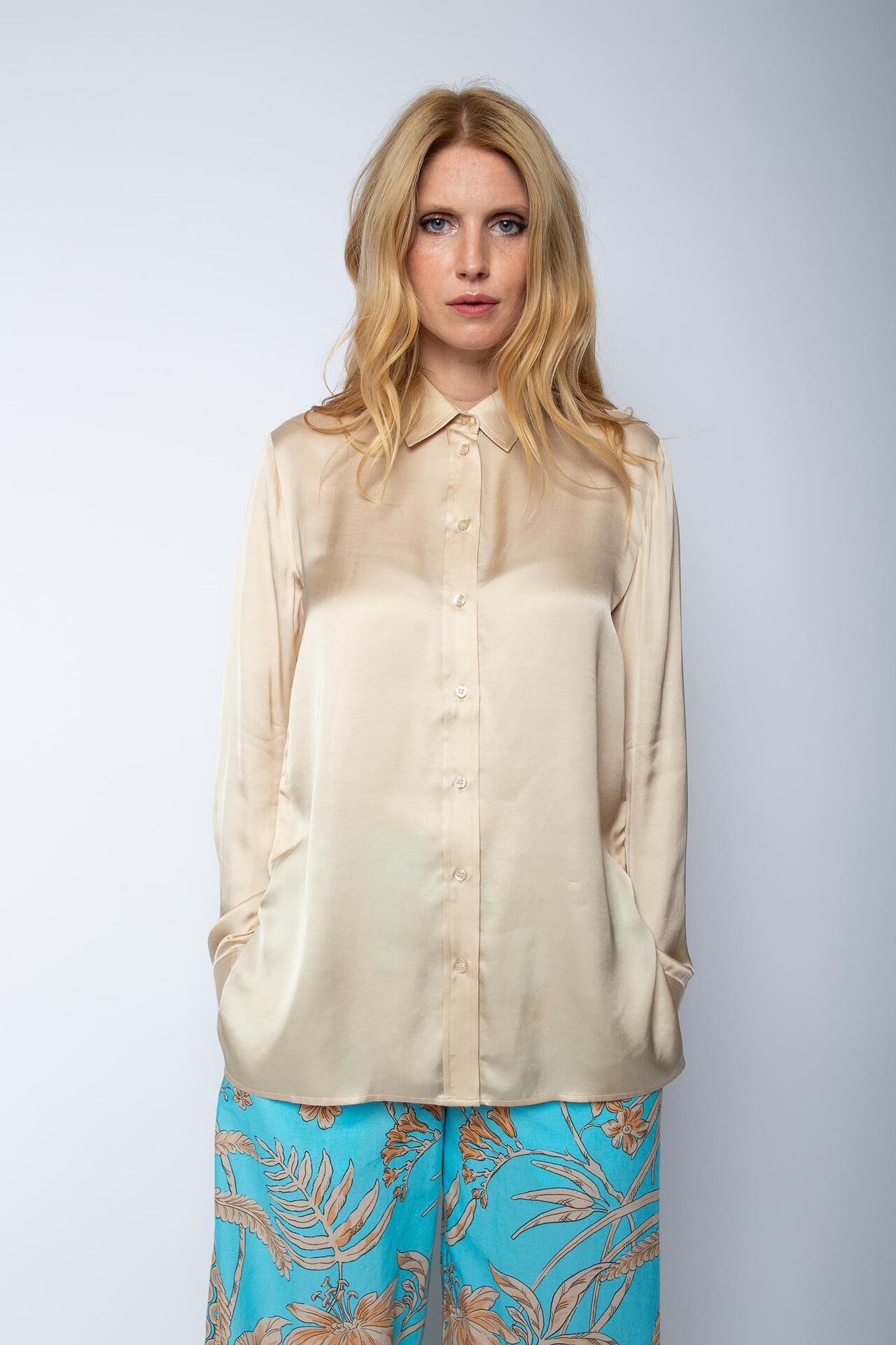 Lange Bluse in Satin Look