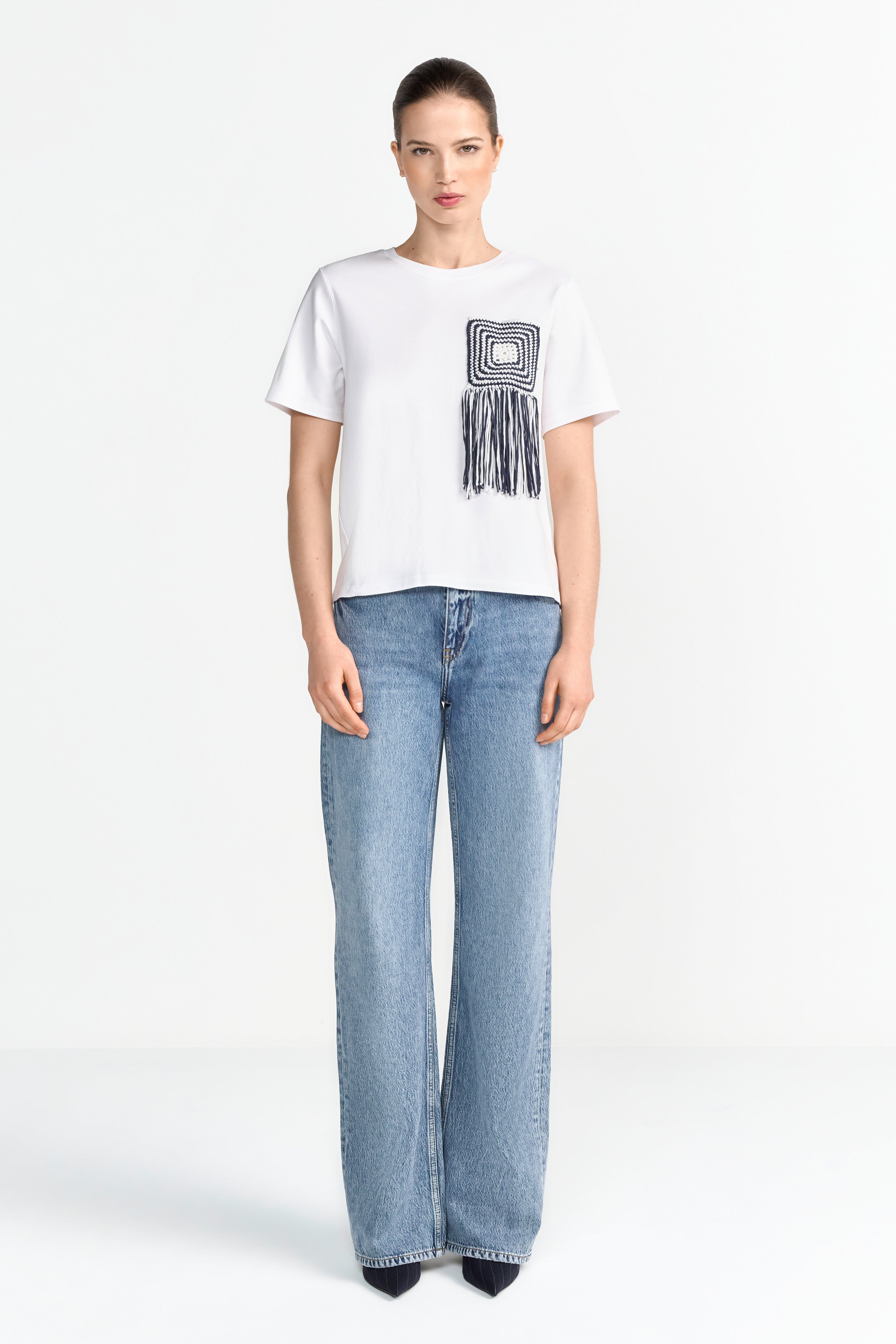 T-Shirt mit Häkeltasche