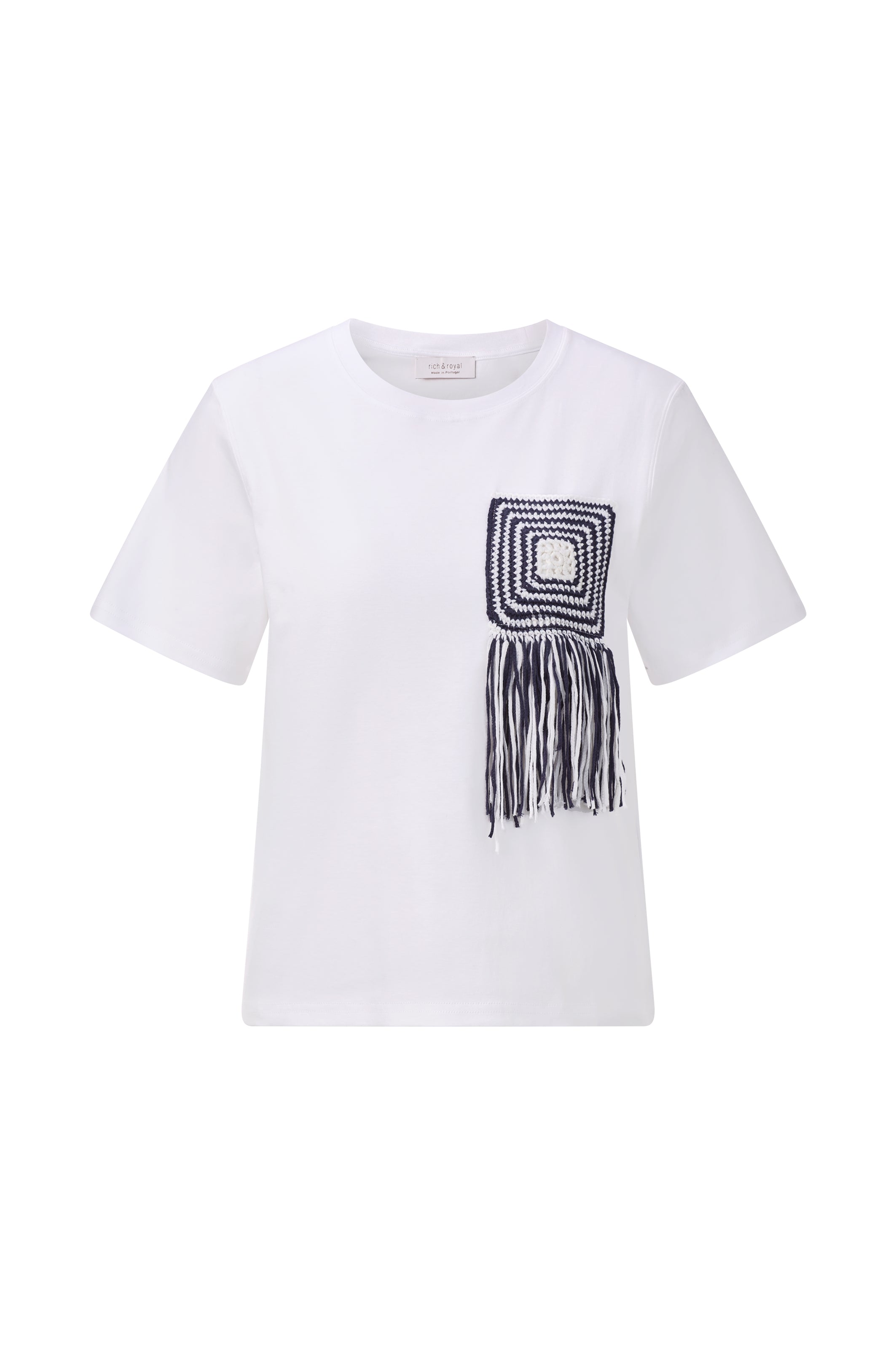 T-Shirt mit Häkeltasche