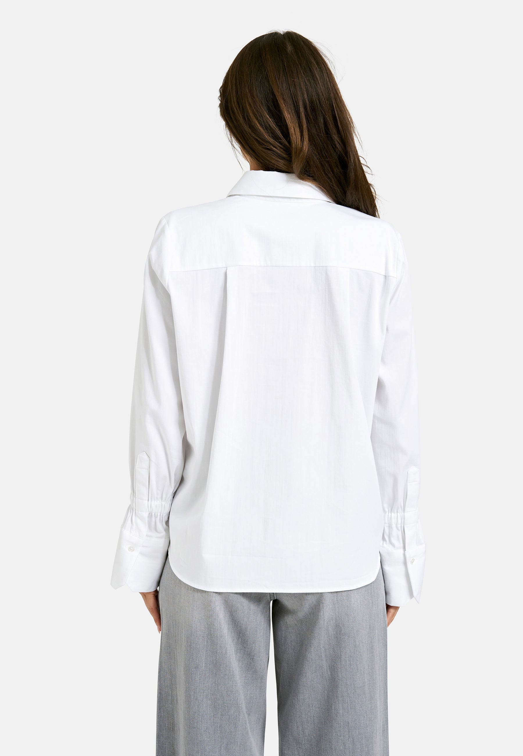 Hemdbluse mit elastischer Raffung über der Manschette