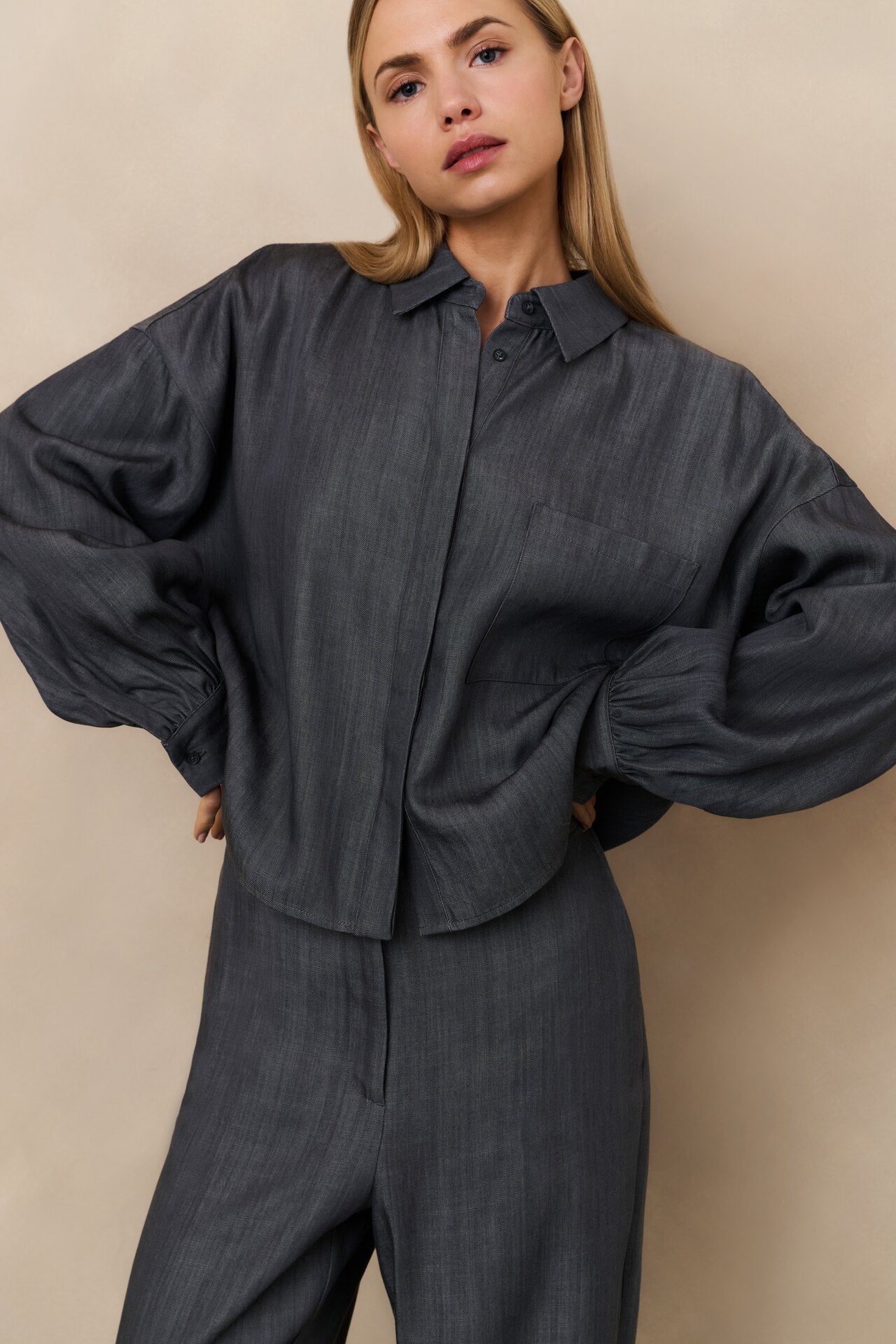 Bluse mit langen Ärmeln und Brusttasche