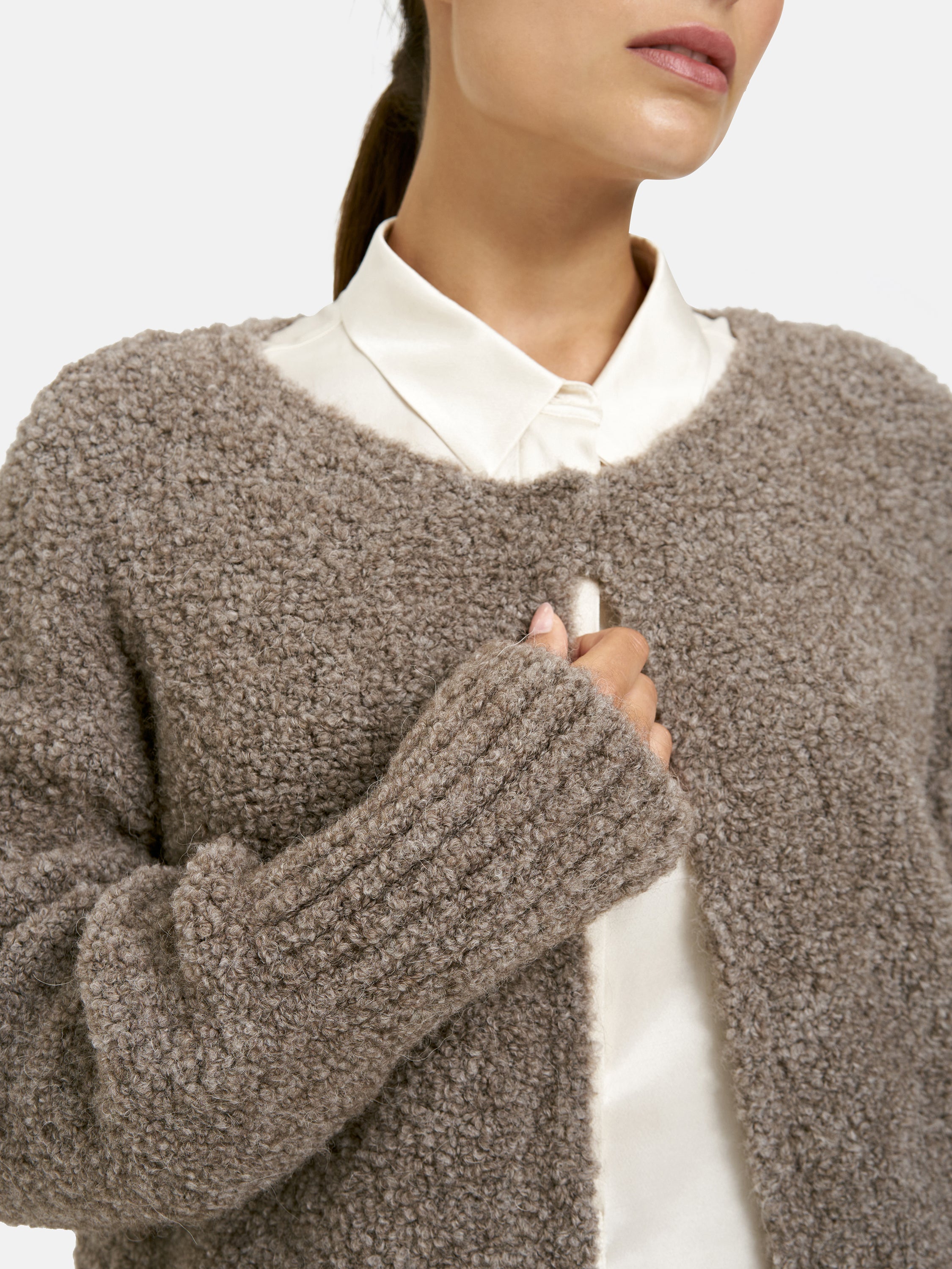 Cardigan mit Rundhalsausschnitt und Knopfdetail