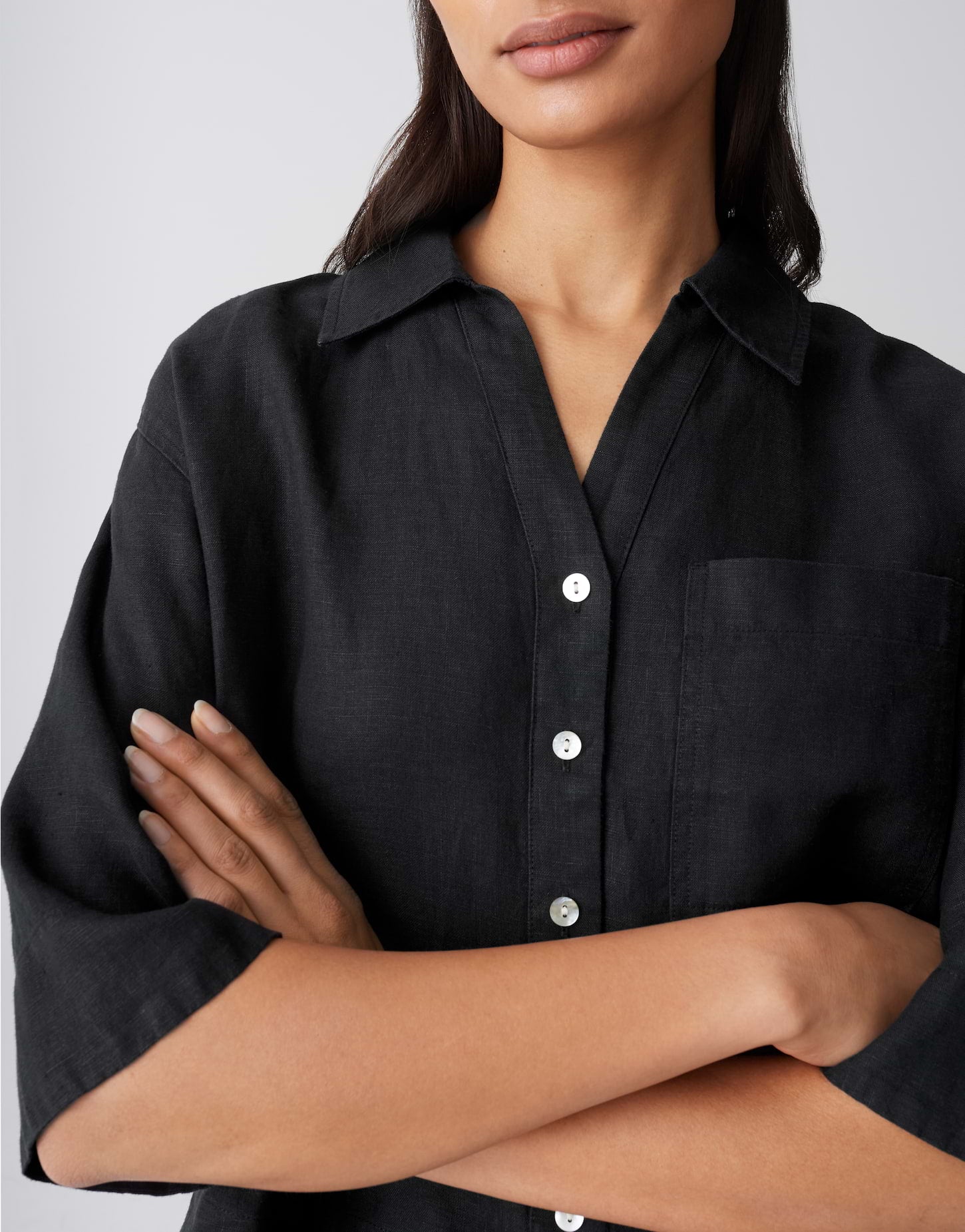 Deine oversized Leinenbluse mit Perlmuttknöpfen