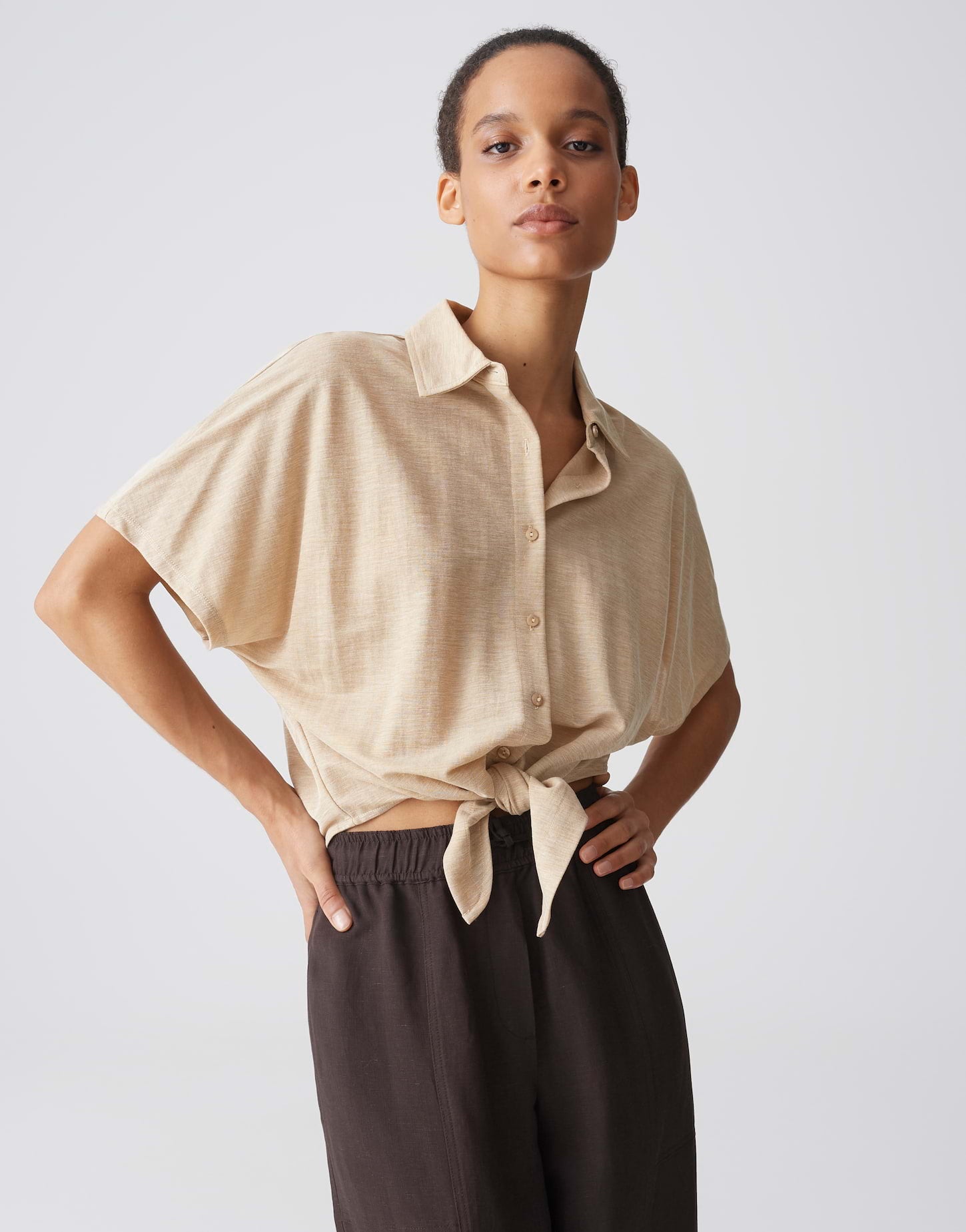 Deine Boxy-Bluse mit Knoten-Detail