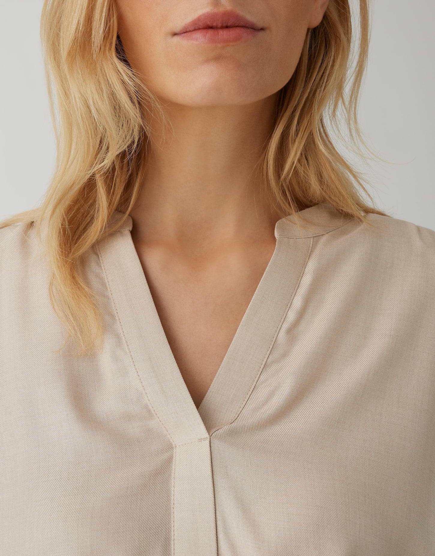 Feminine Bluse mit edlem Glanz