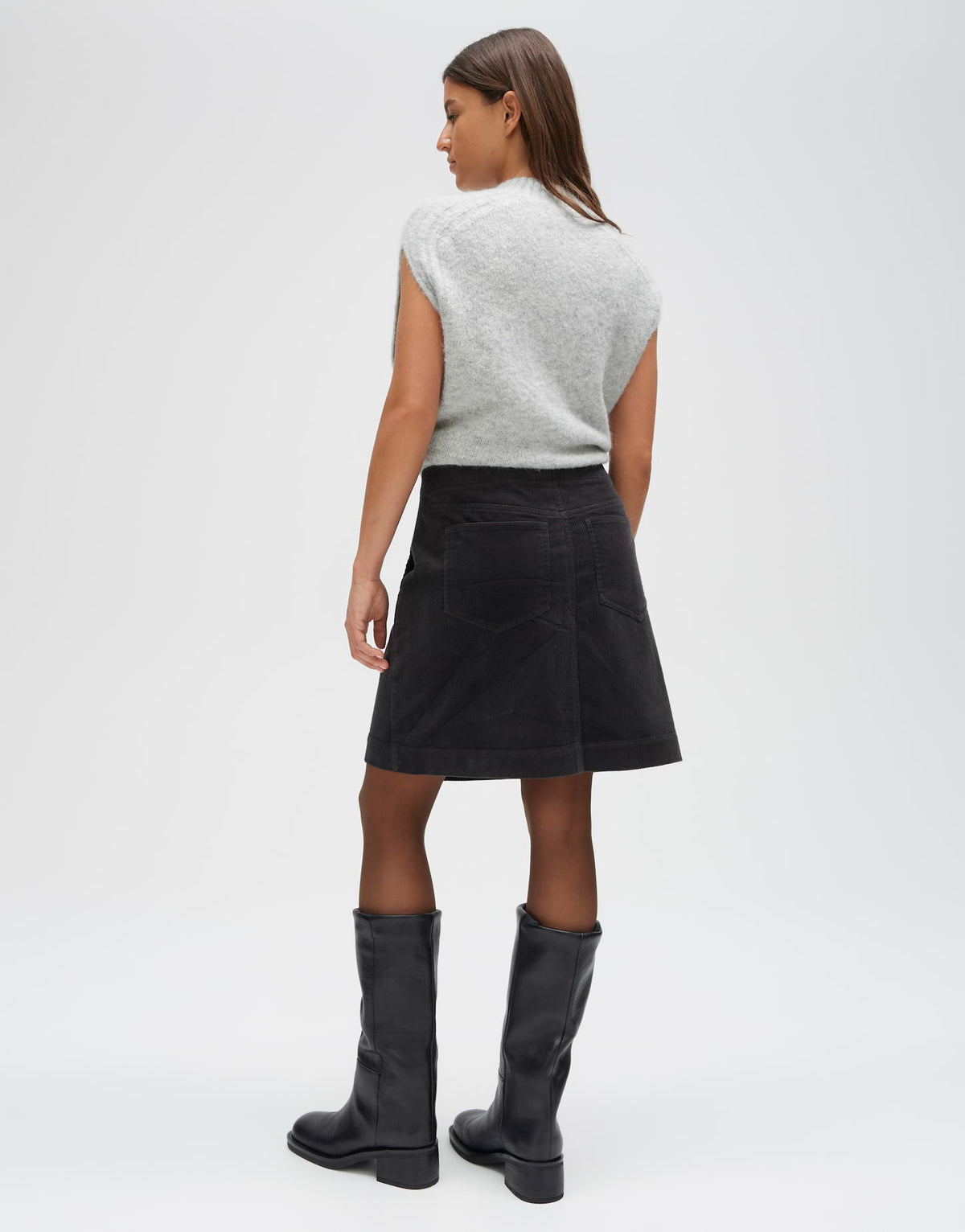 Moderner Cord-Chic mit Twist: Der Minirock Realba