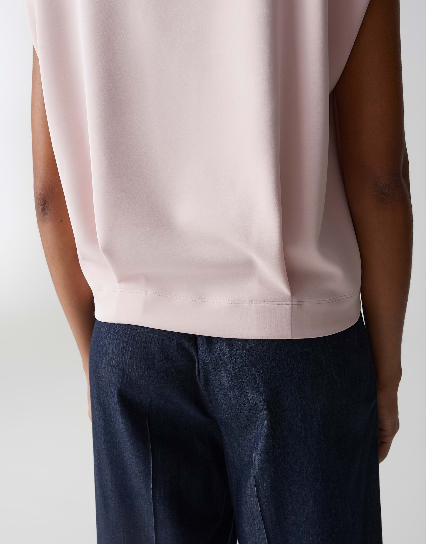 Dieses ultraleichte Sweattop in zartem Rosé definiert modernen Komfort völlig neu