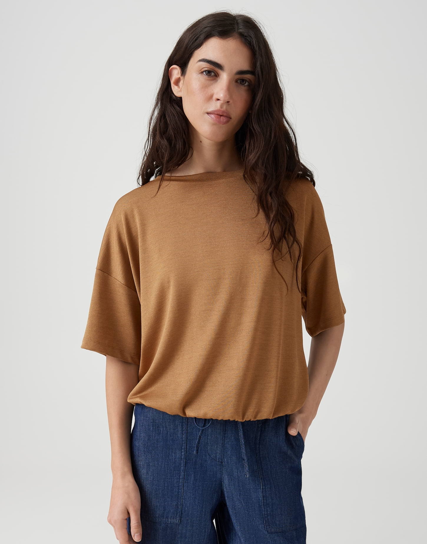 weich fließendes Shirt in O-Form
