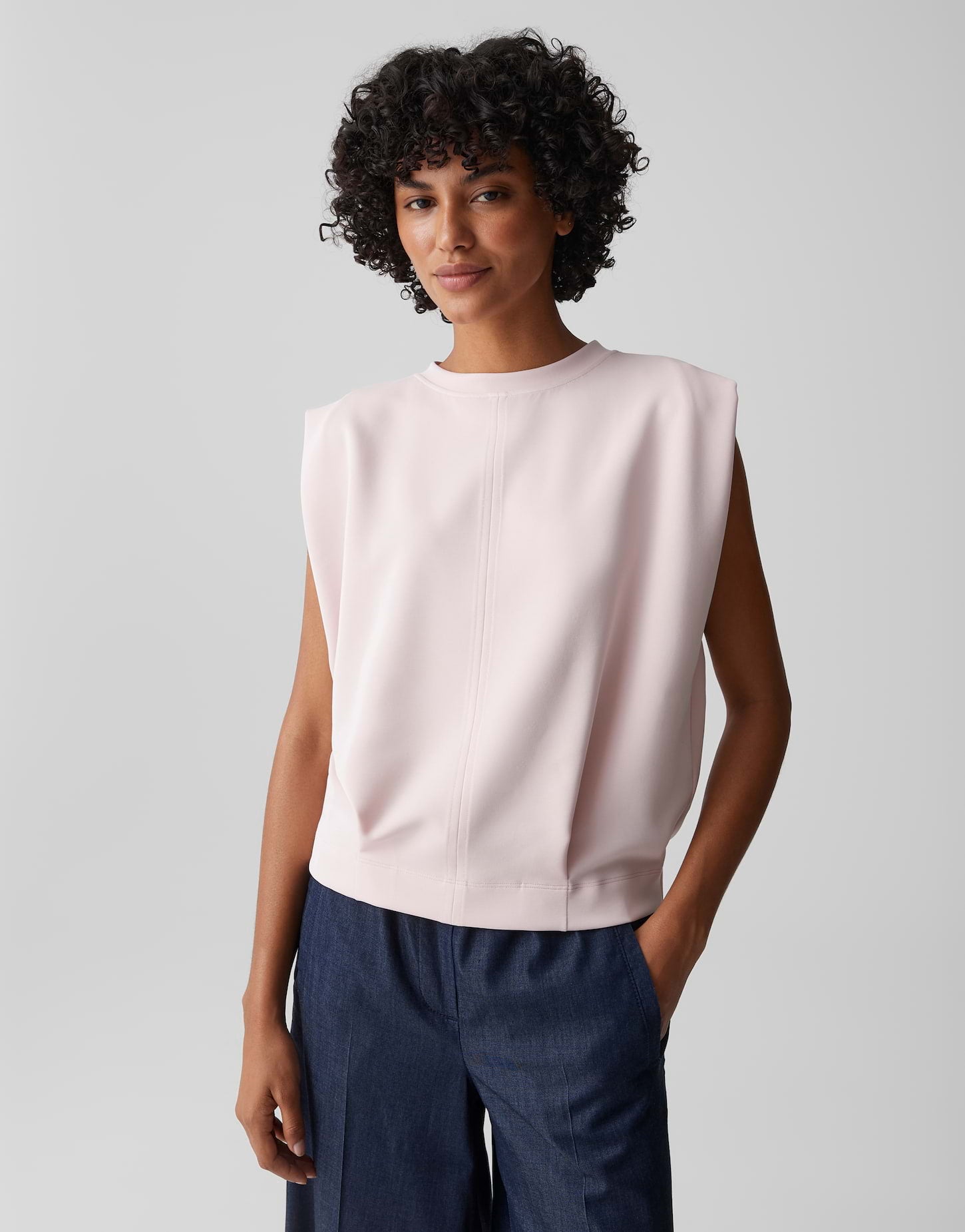 Dieses ultraleichte Sweattop in zartem Rosé definiert modernen Komfort völlig neu