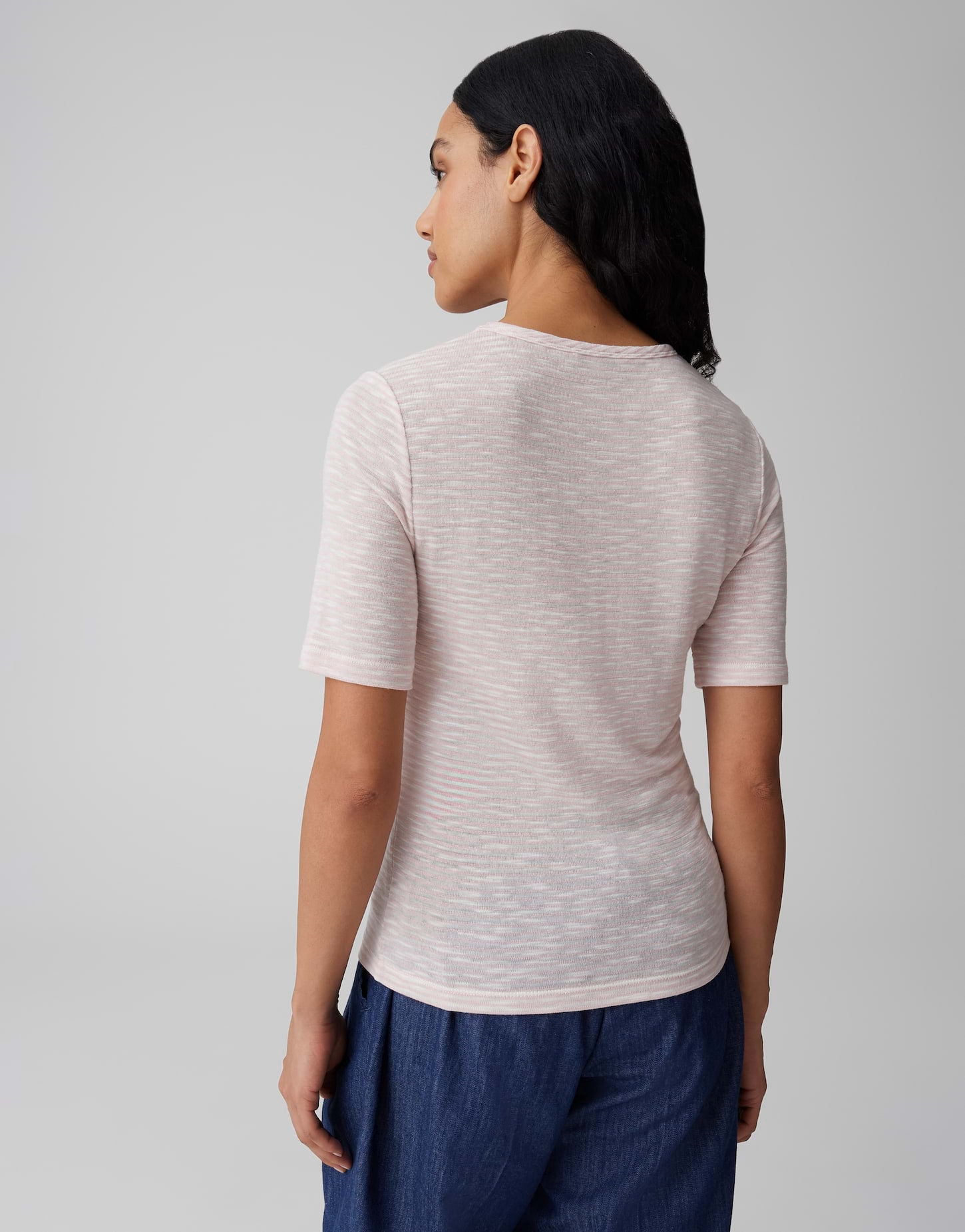 Figurbetontes Shirt in sanften Pastellstreifen