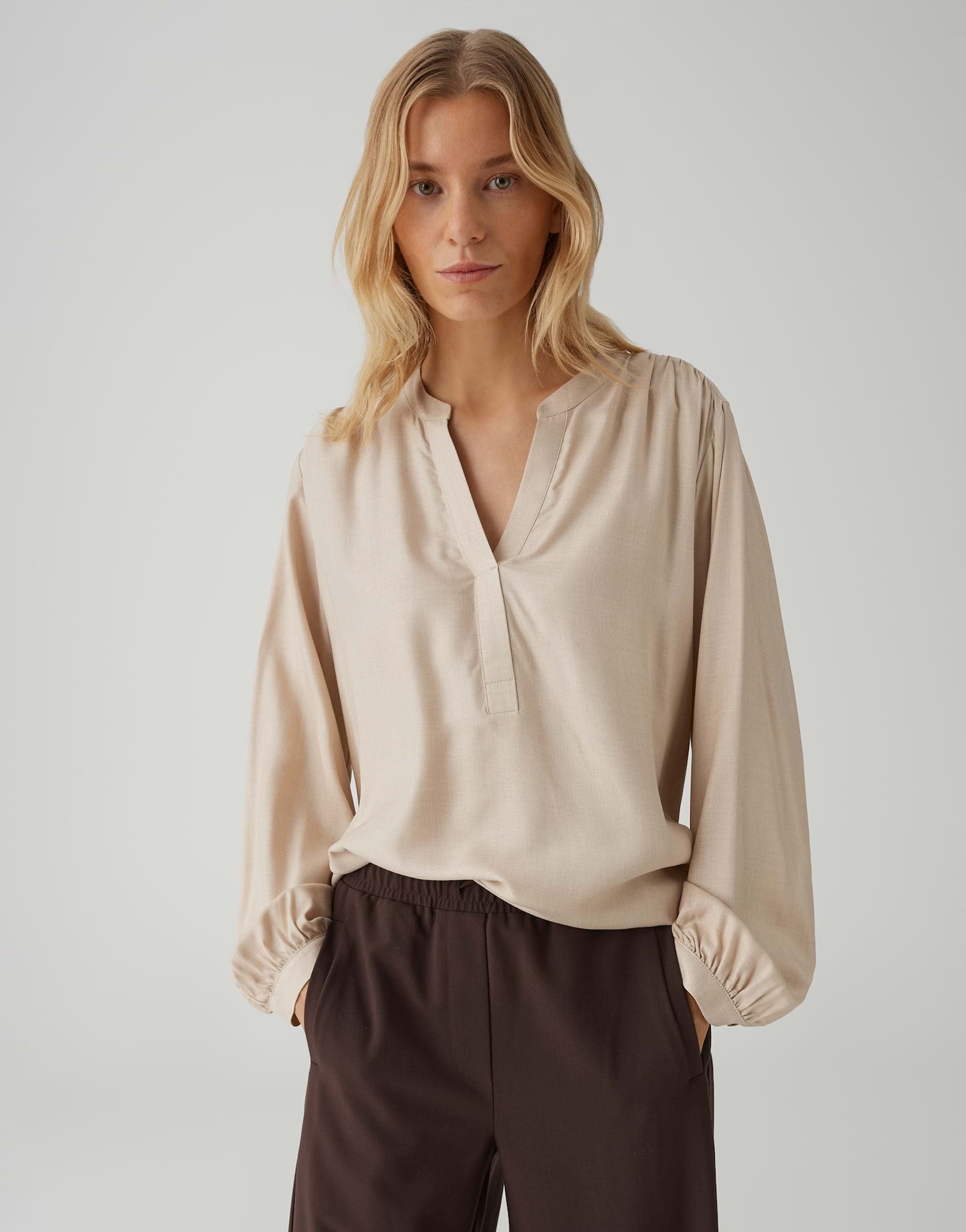 Feminine Bluse mit edlem Glanz