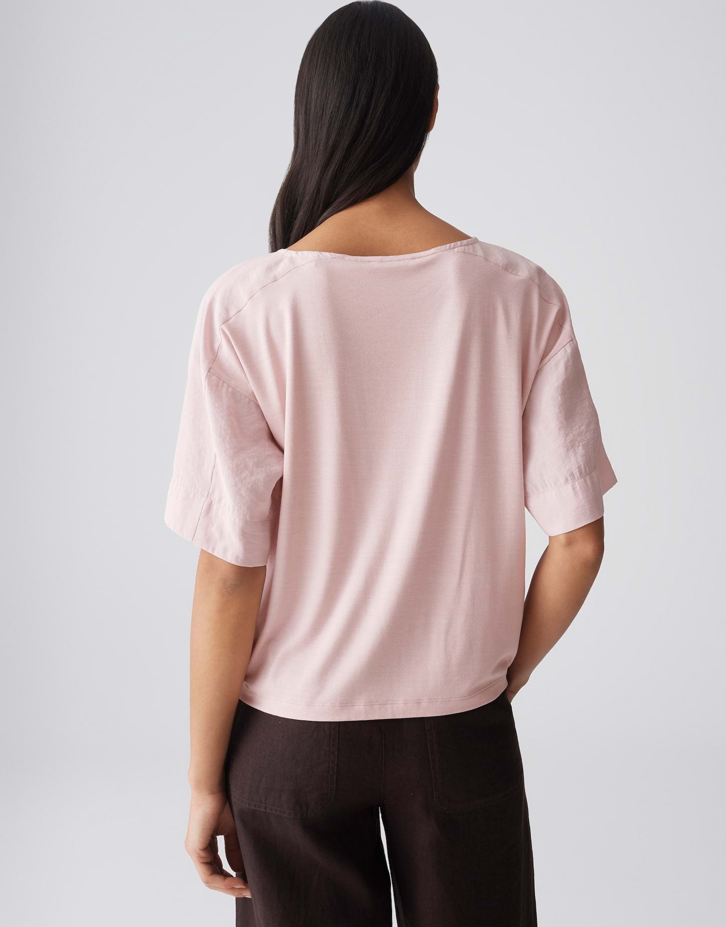 Dein weich fließendes Shirt mit mattem Glanz