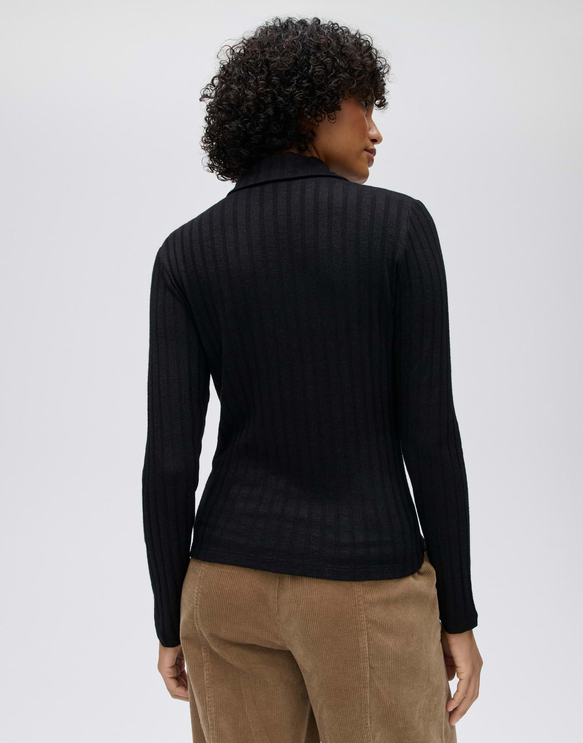 Feminines Styling-Essential mit Rippstruktur: Das Oberteil Sitami