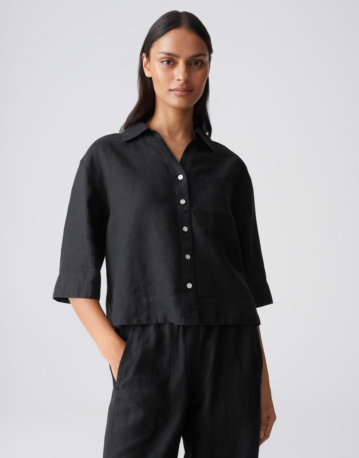 Deine oversized Leinenbluse mit Perlmuttknöpfen