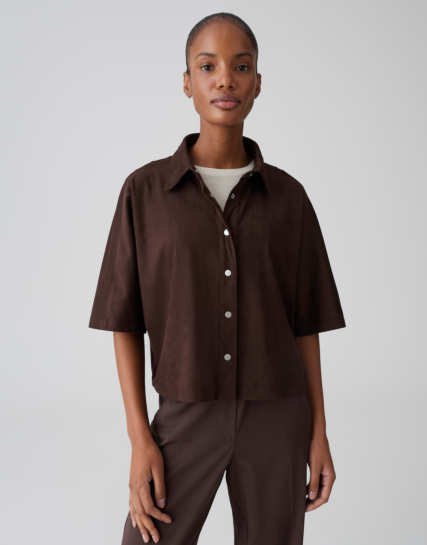 Smarter Velours-Look mit modernem Volumen