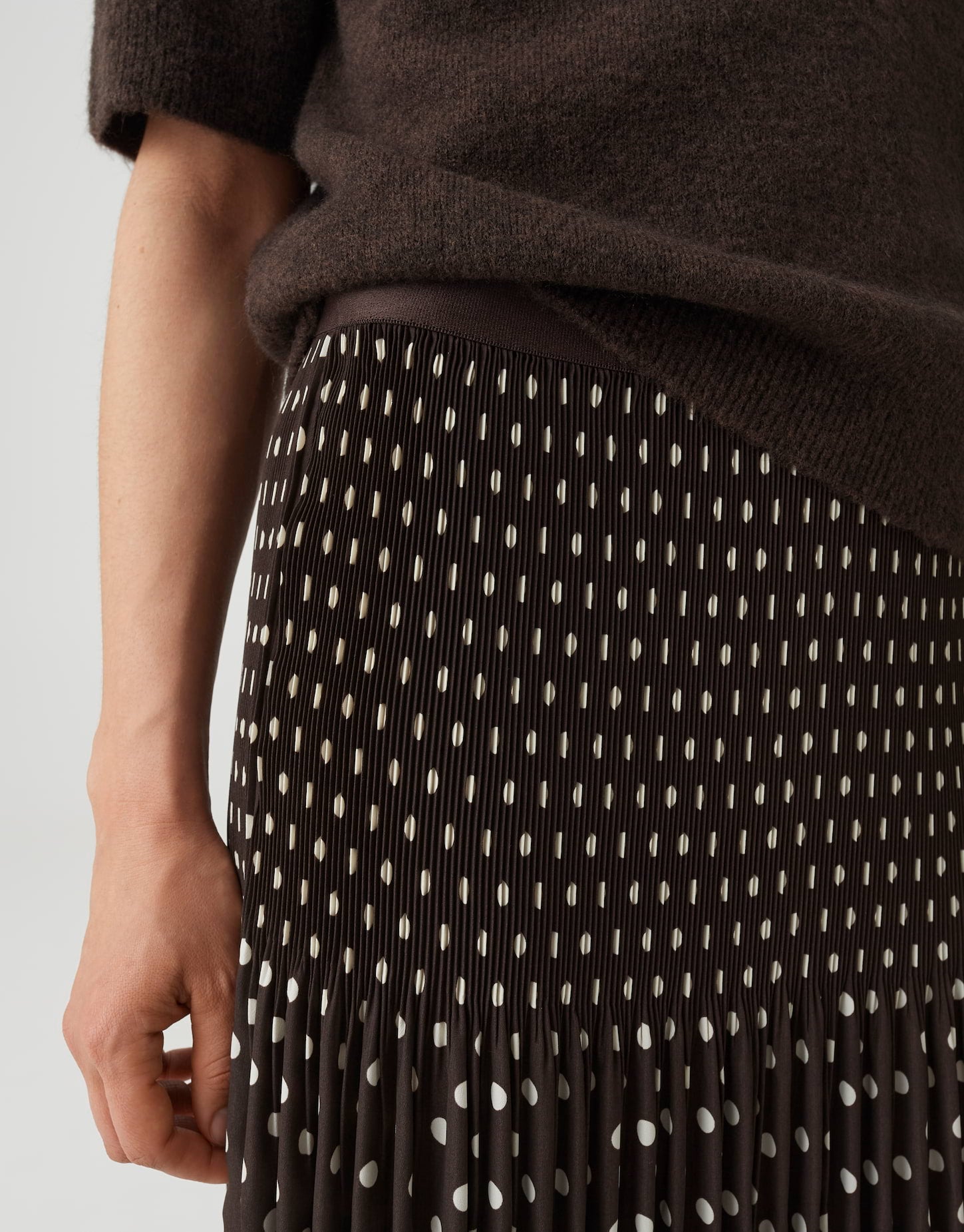 Eleganter Midi-Rock mit zartem Schimmer