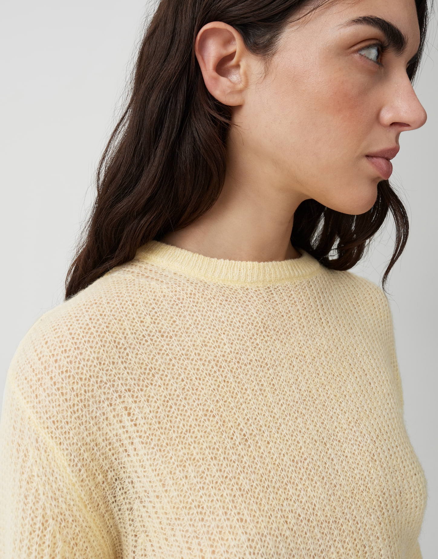 Dein luftiger Feinstrick-Pullover mit Seitenschlitzen