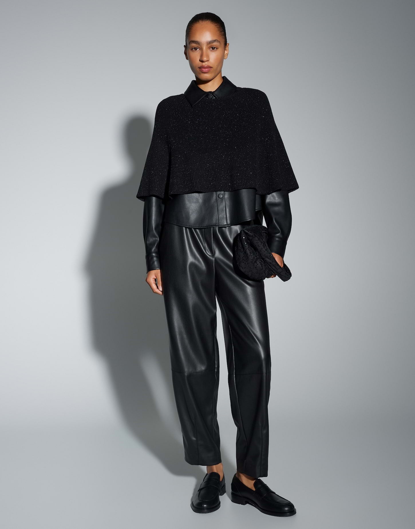 Cape aus Rippstrick mit Effektgarn