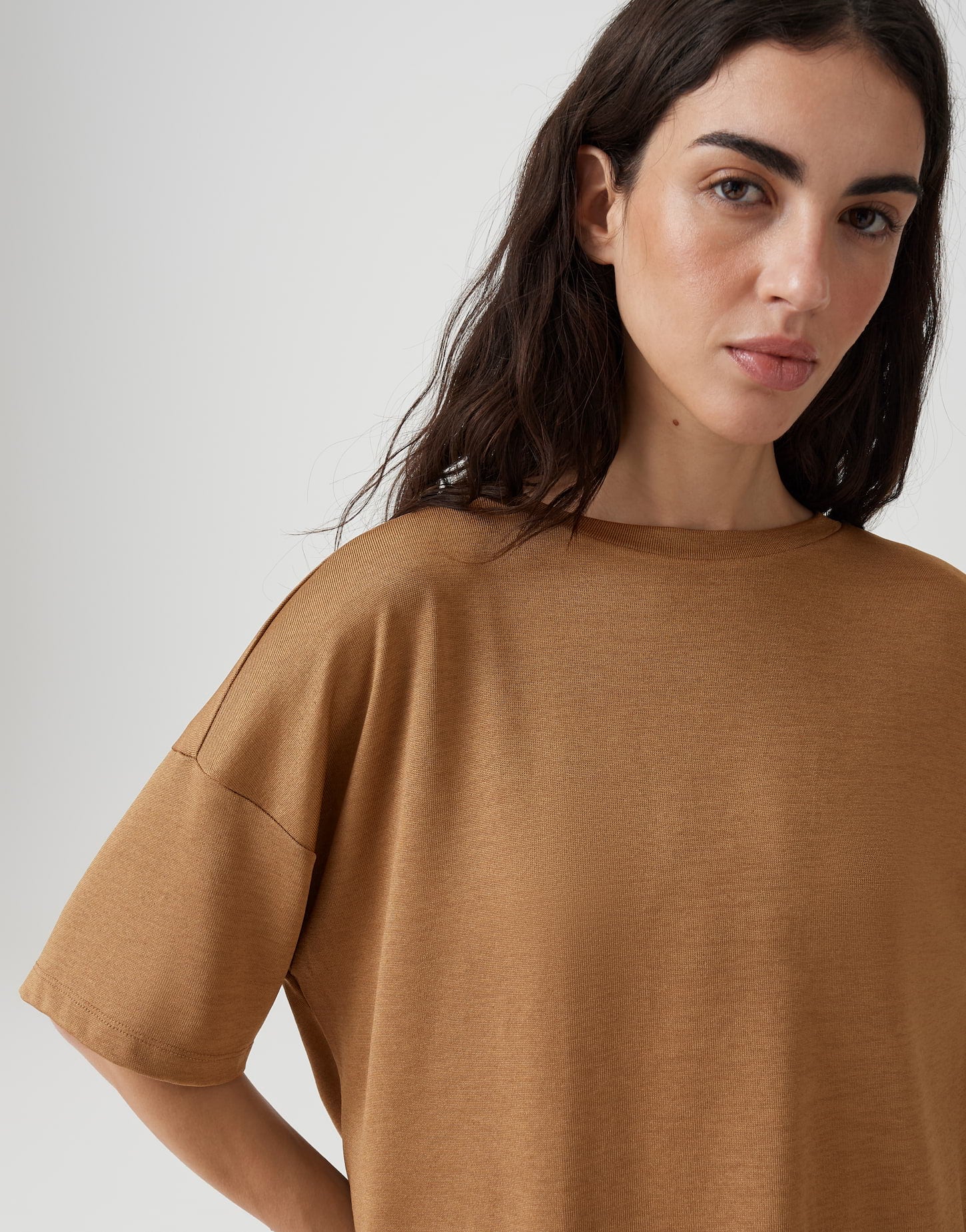 weich fließendes Shirt in O-Form