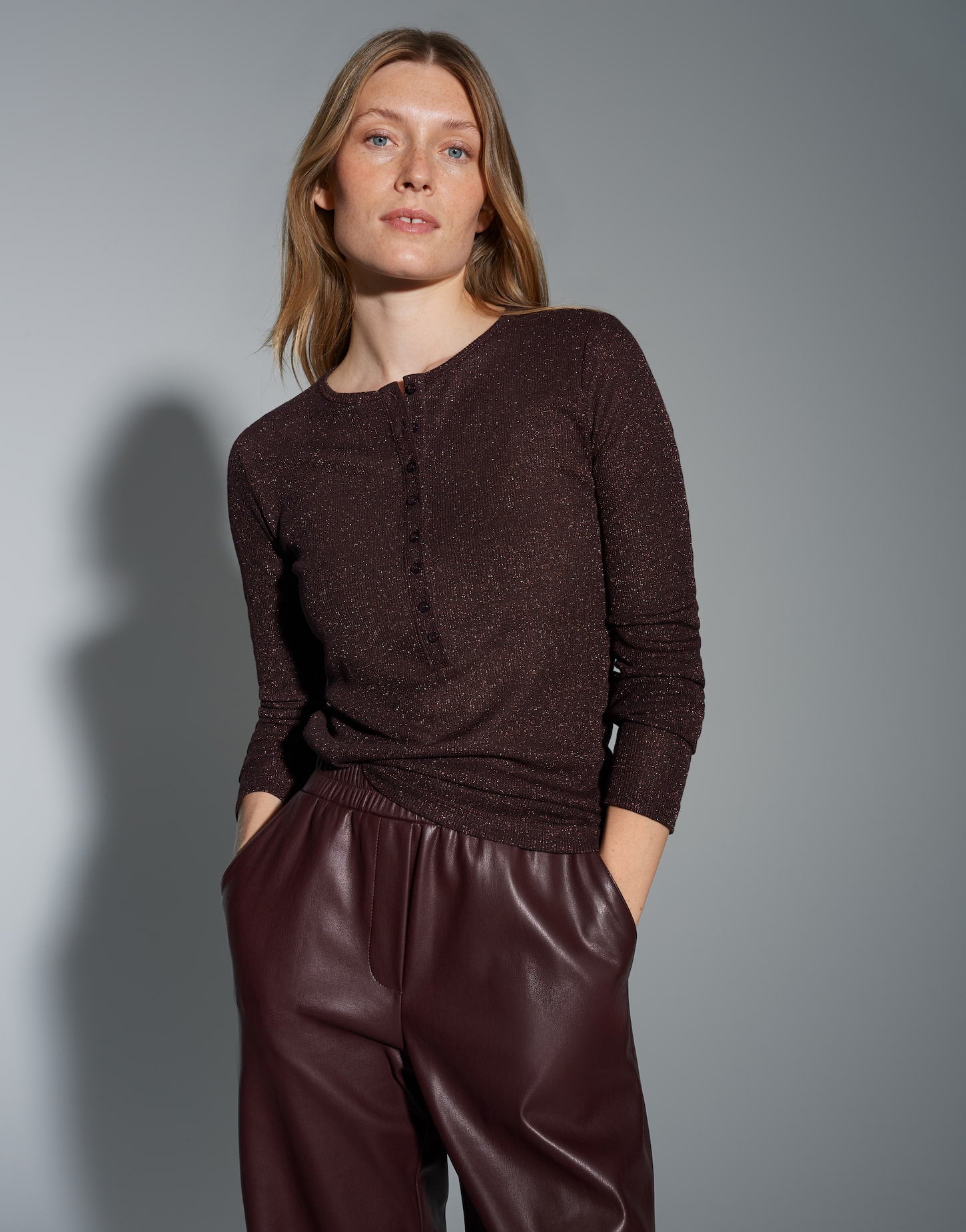 Henley-Rippshirt mit Knopfleiste