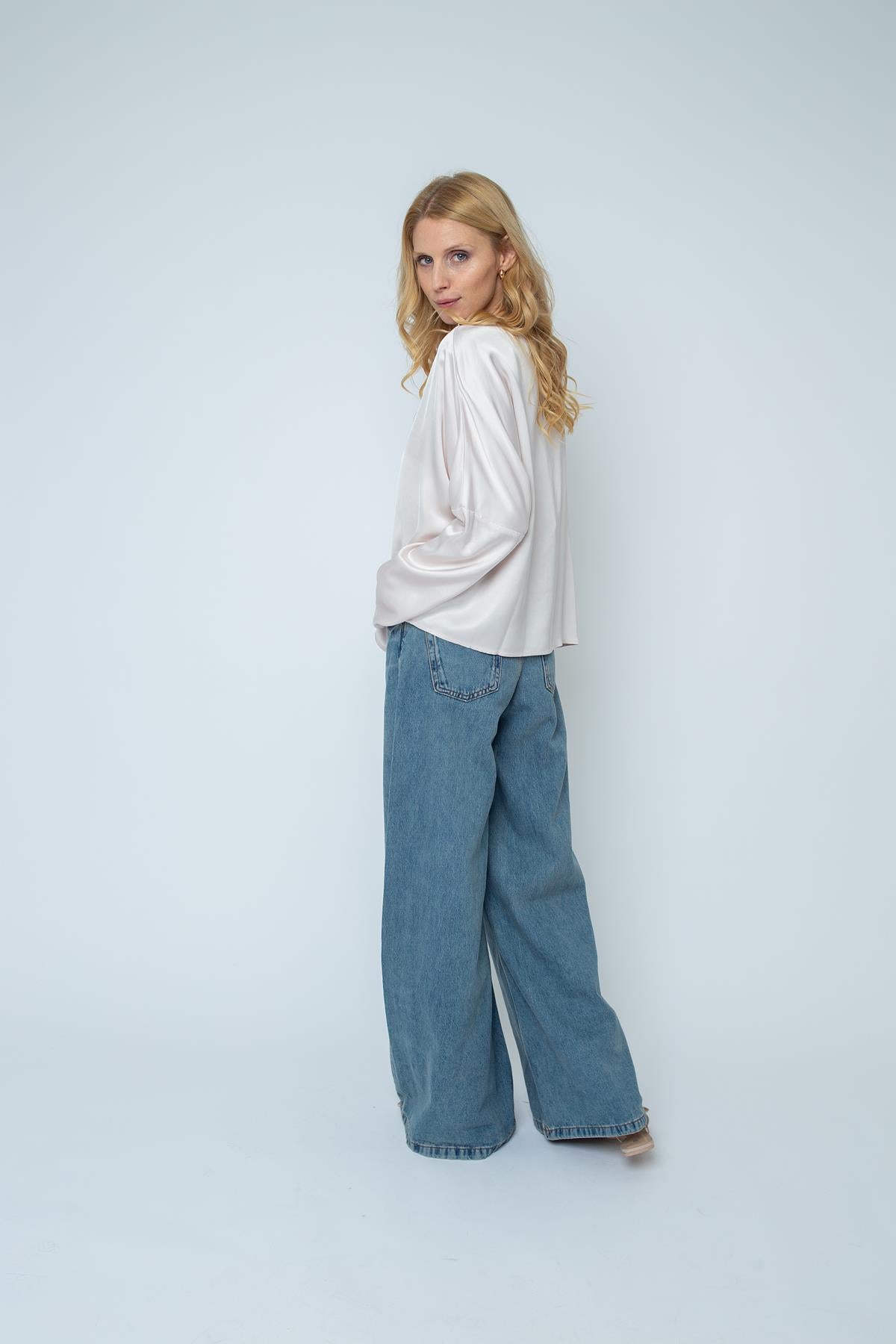 Modern & fließend – Blusen-Shirt mit raffinierten Details