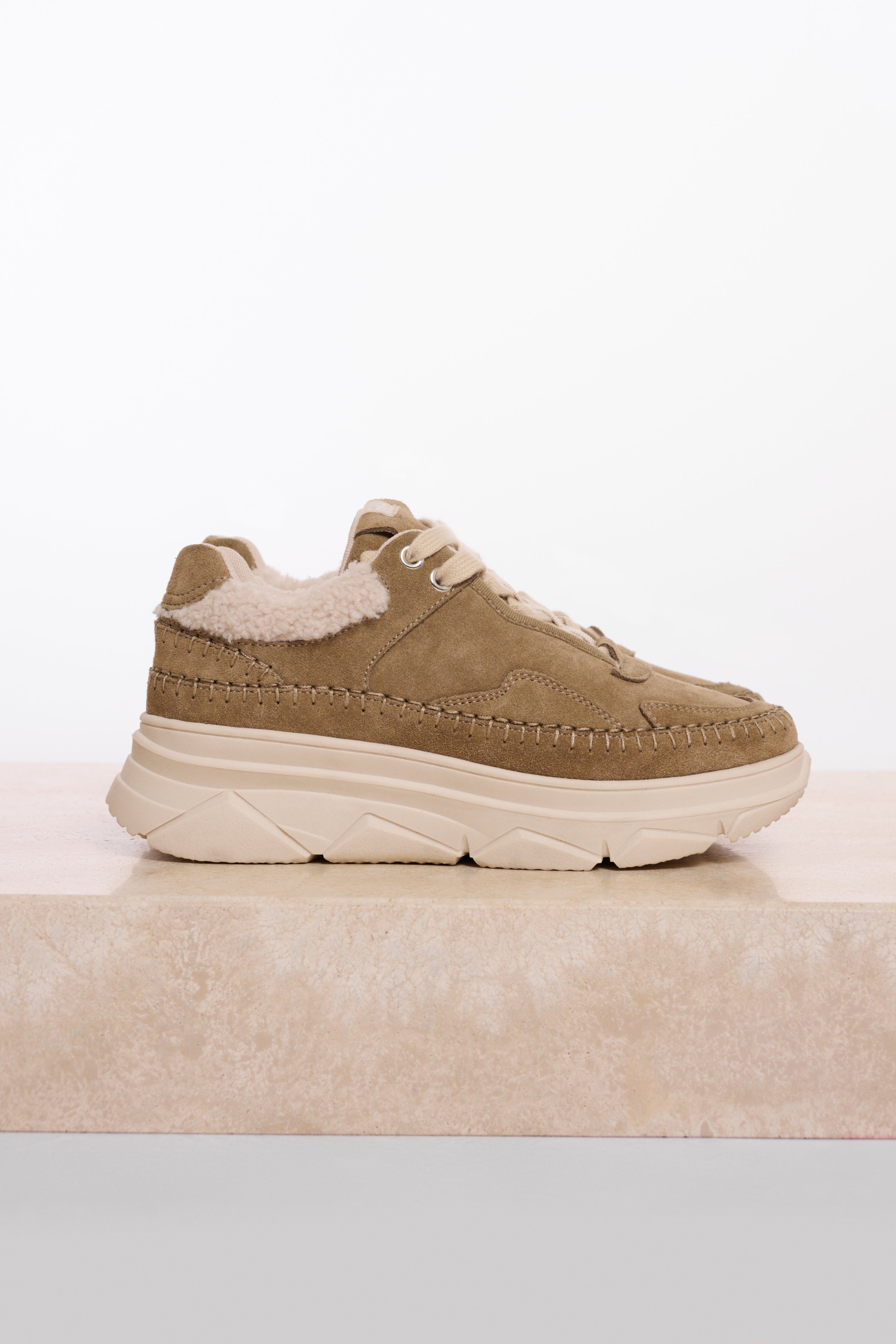 Sneaker mit Ziernähten "Willa"
