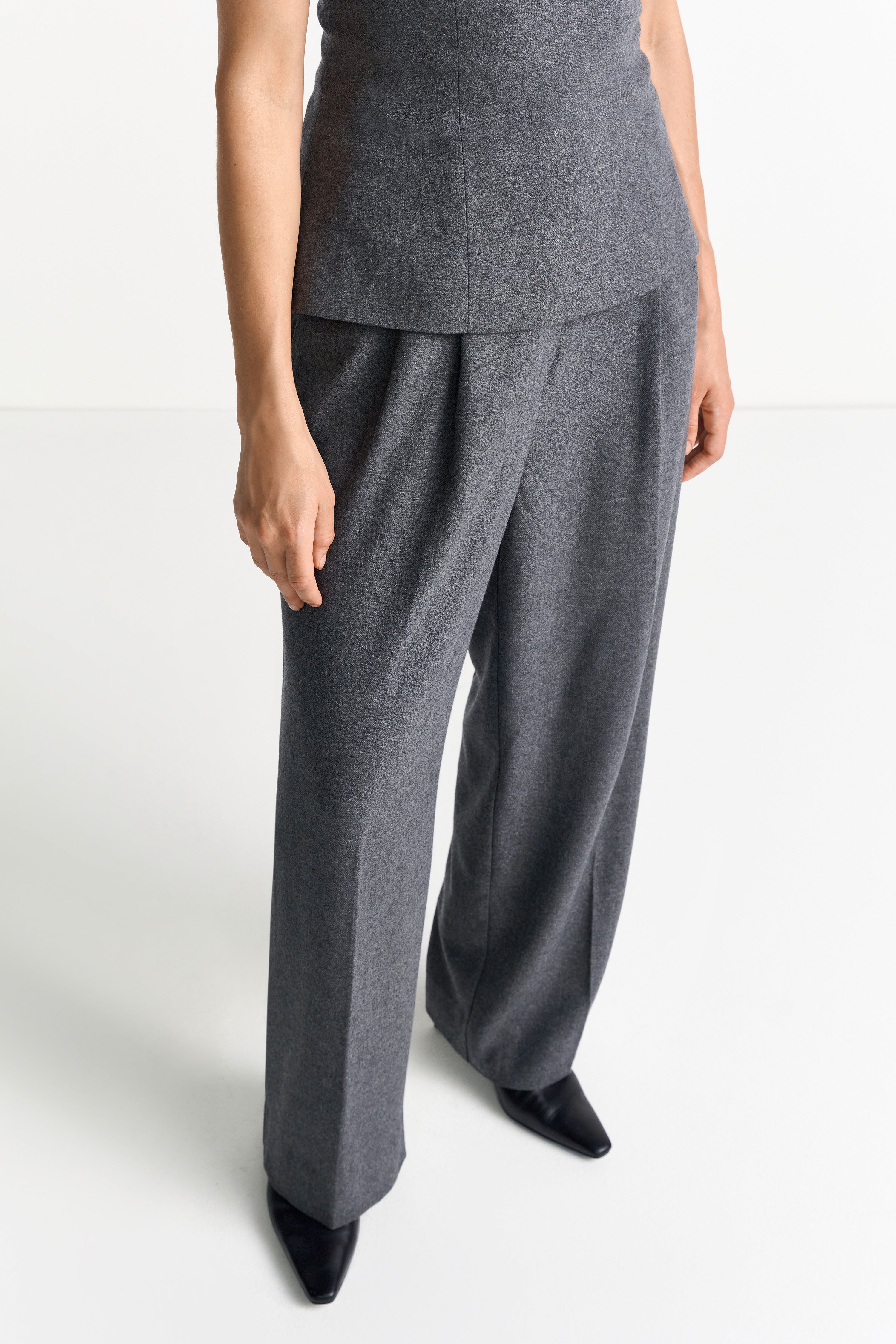 Stylische graue Bundfaltenhose aus edlem Flanell