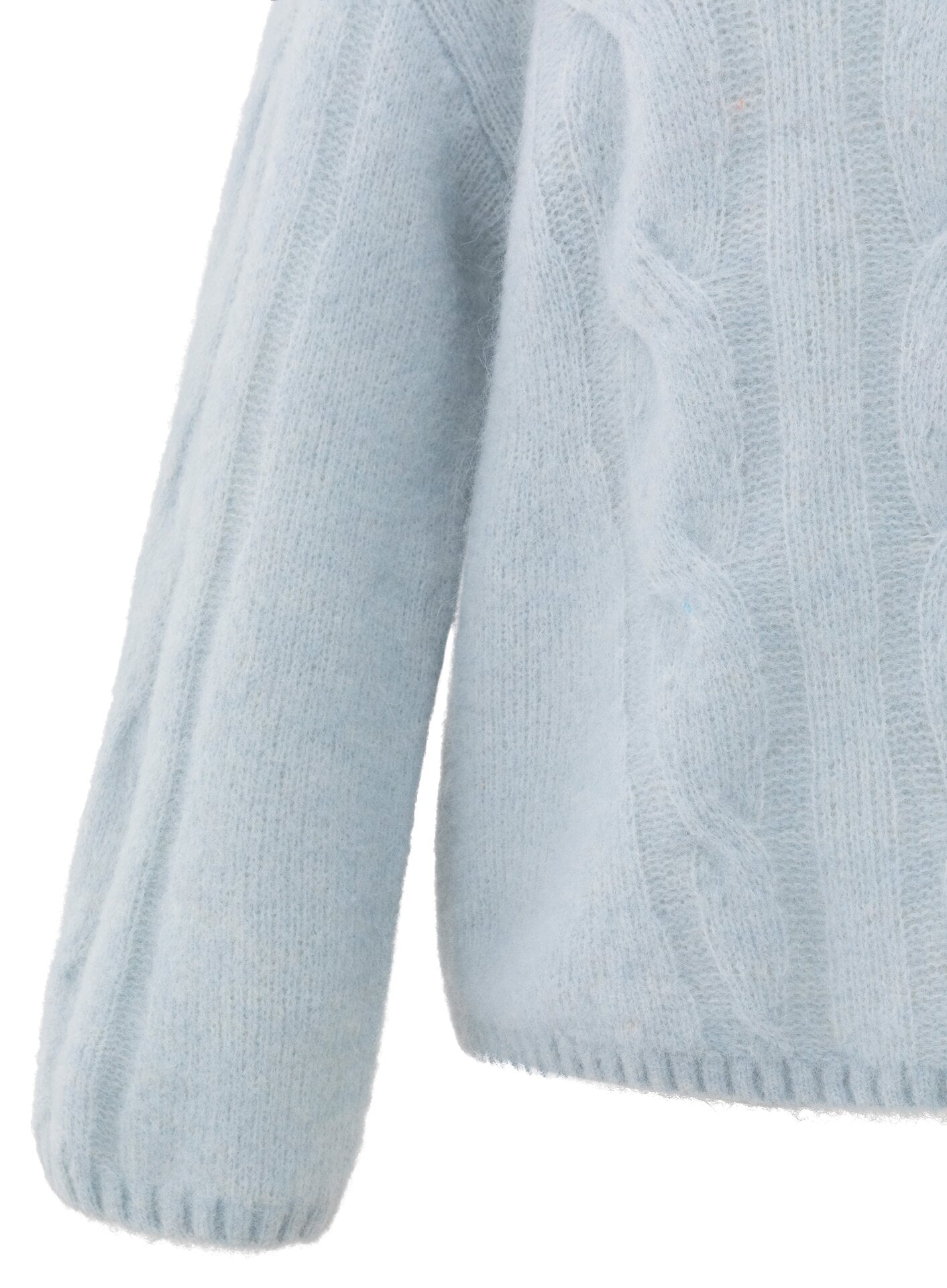 Weicher Pullover mit Zopfmuster