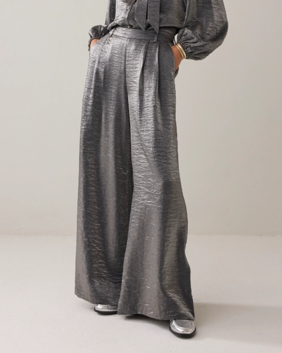 Hose im Metallic-Look mit weitem Bein