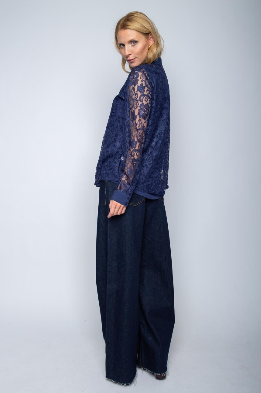 Hemdbluse aus transparenter Spitze