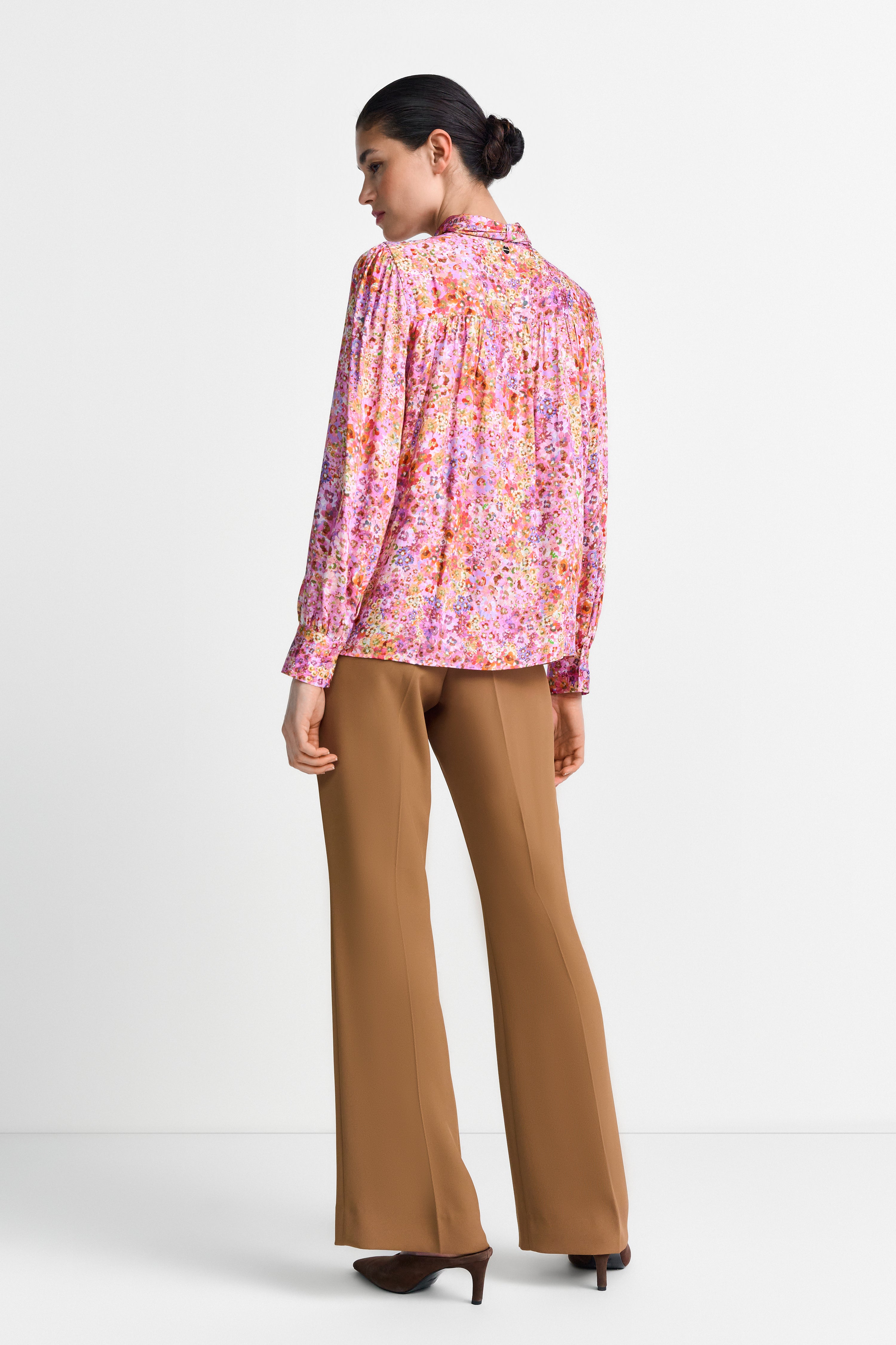 Bedruckte Bluse mit Schleife