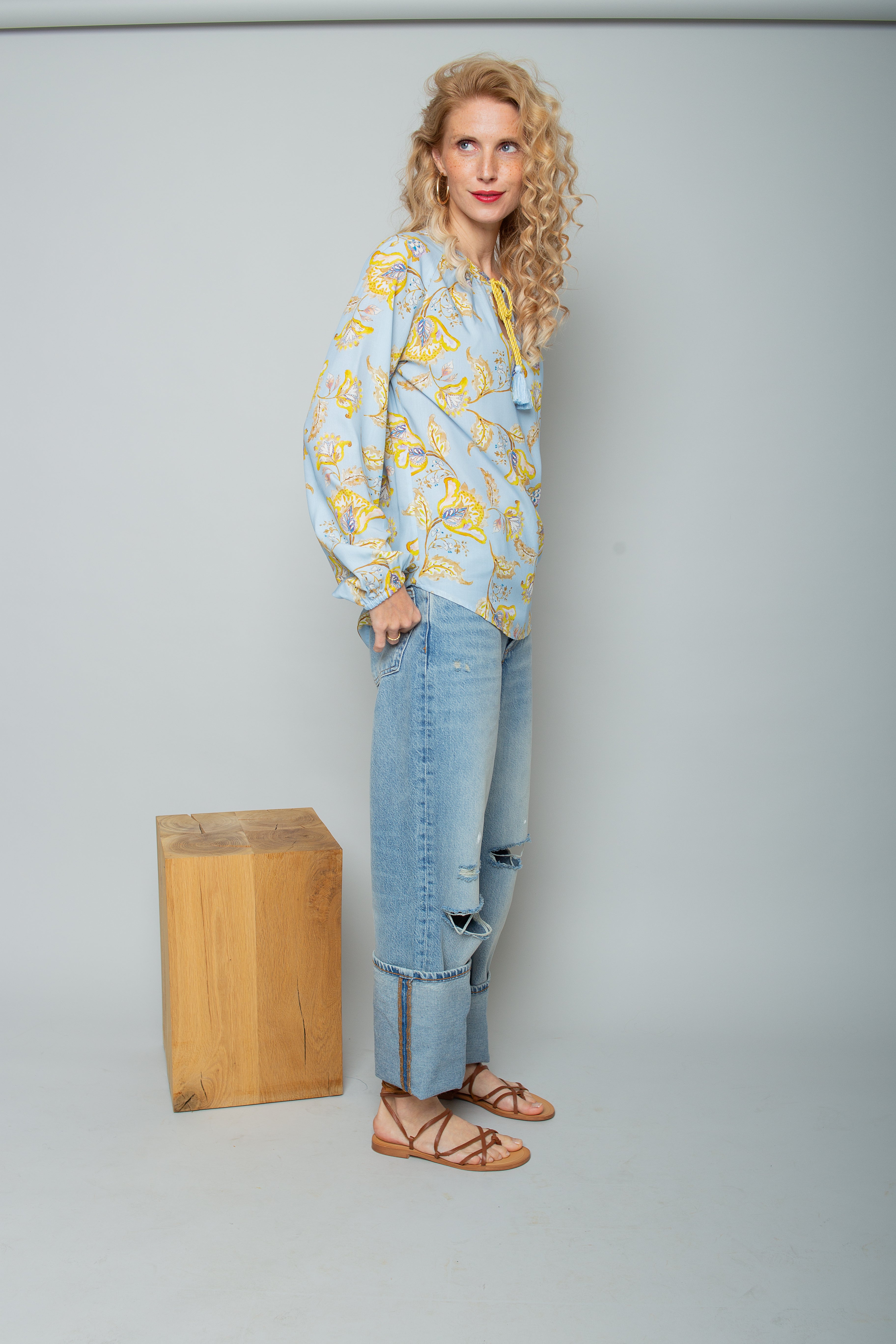 Tunika Bluse mit filigranem Blumenmuster