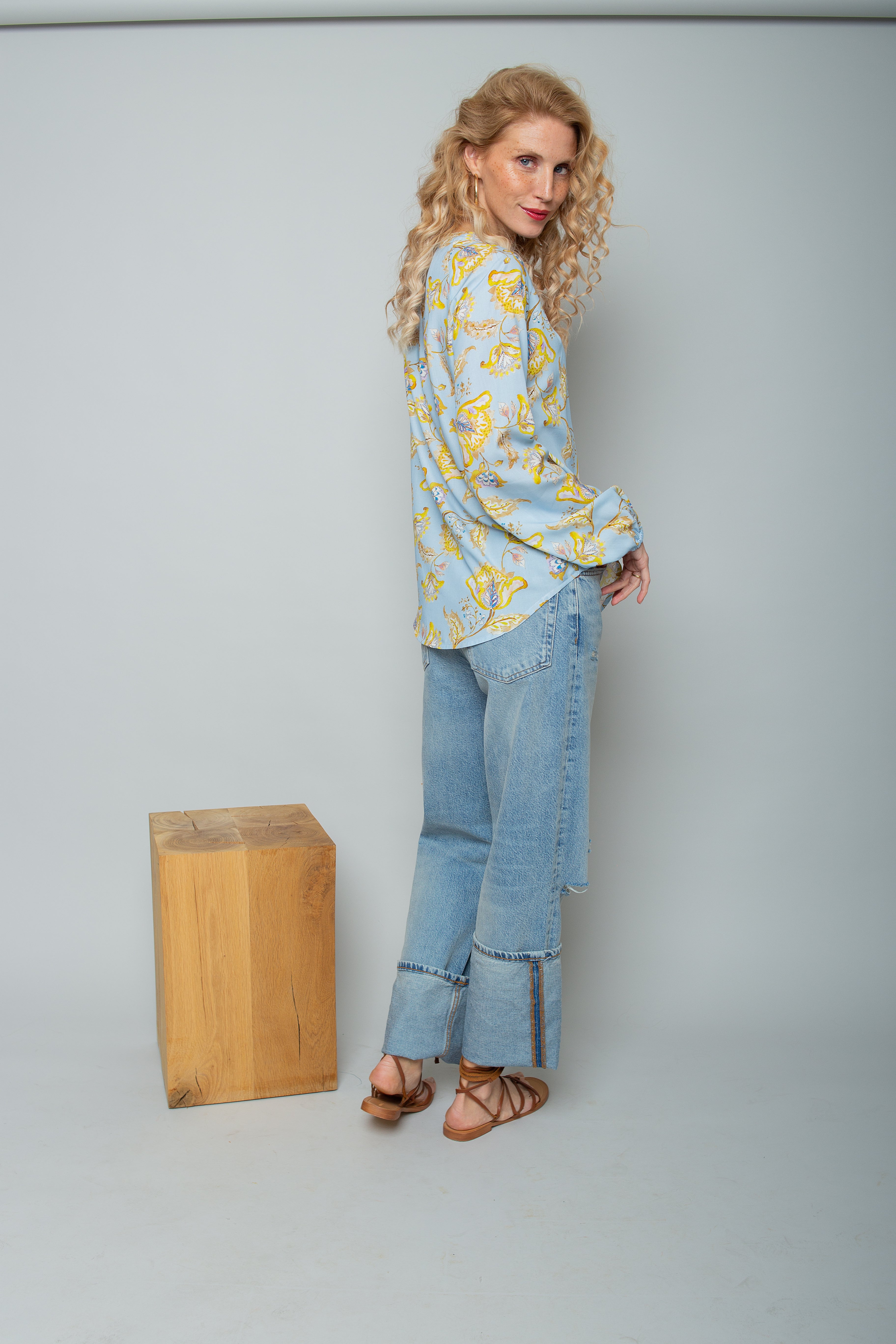 Tunika Bluse mit filigranem Blumenmuster