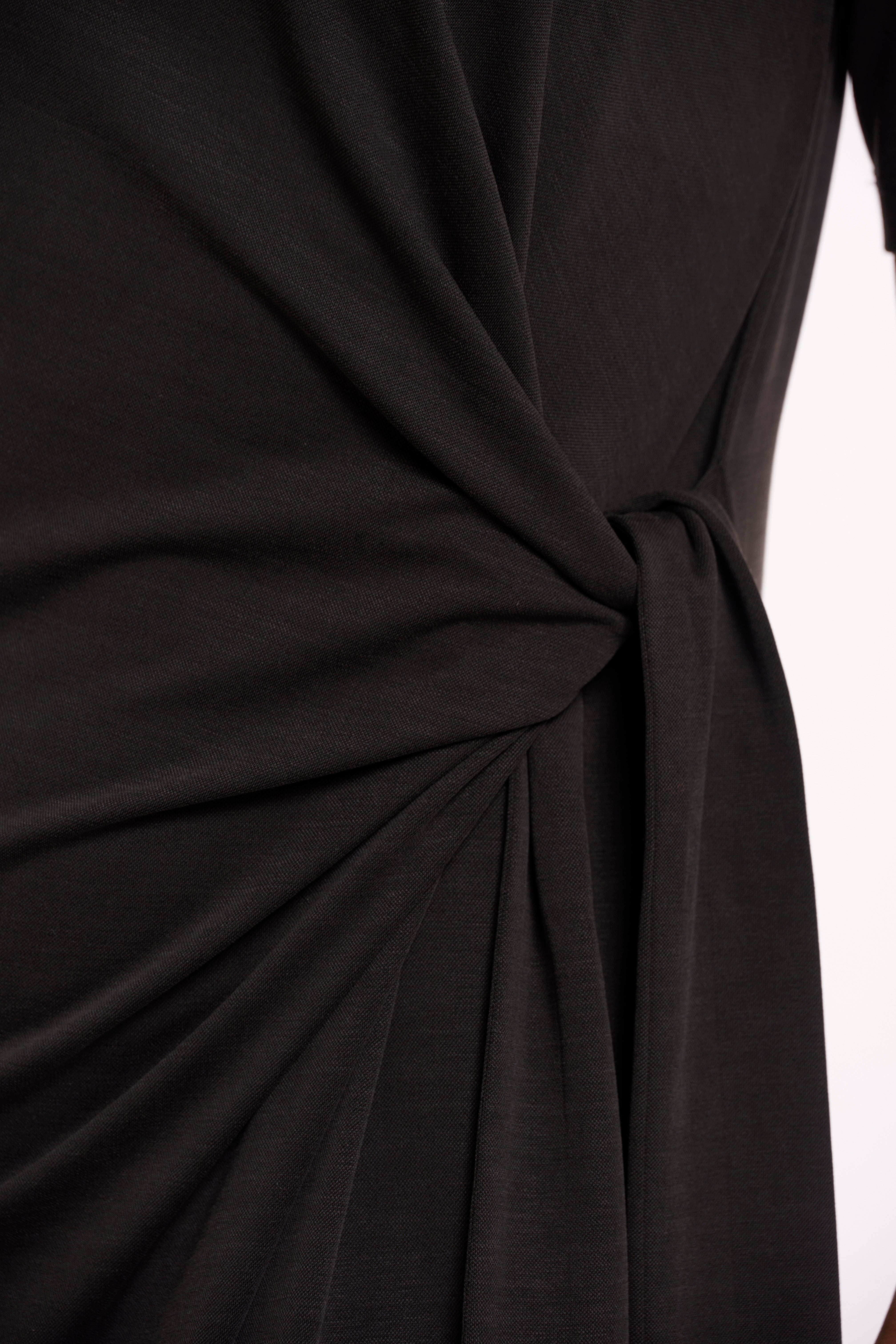 Schwarzes Jersey-Maxikleid mit Taillen-Detail