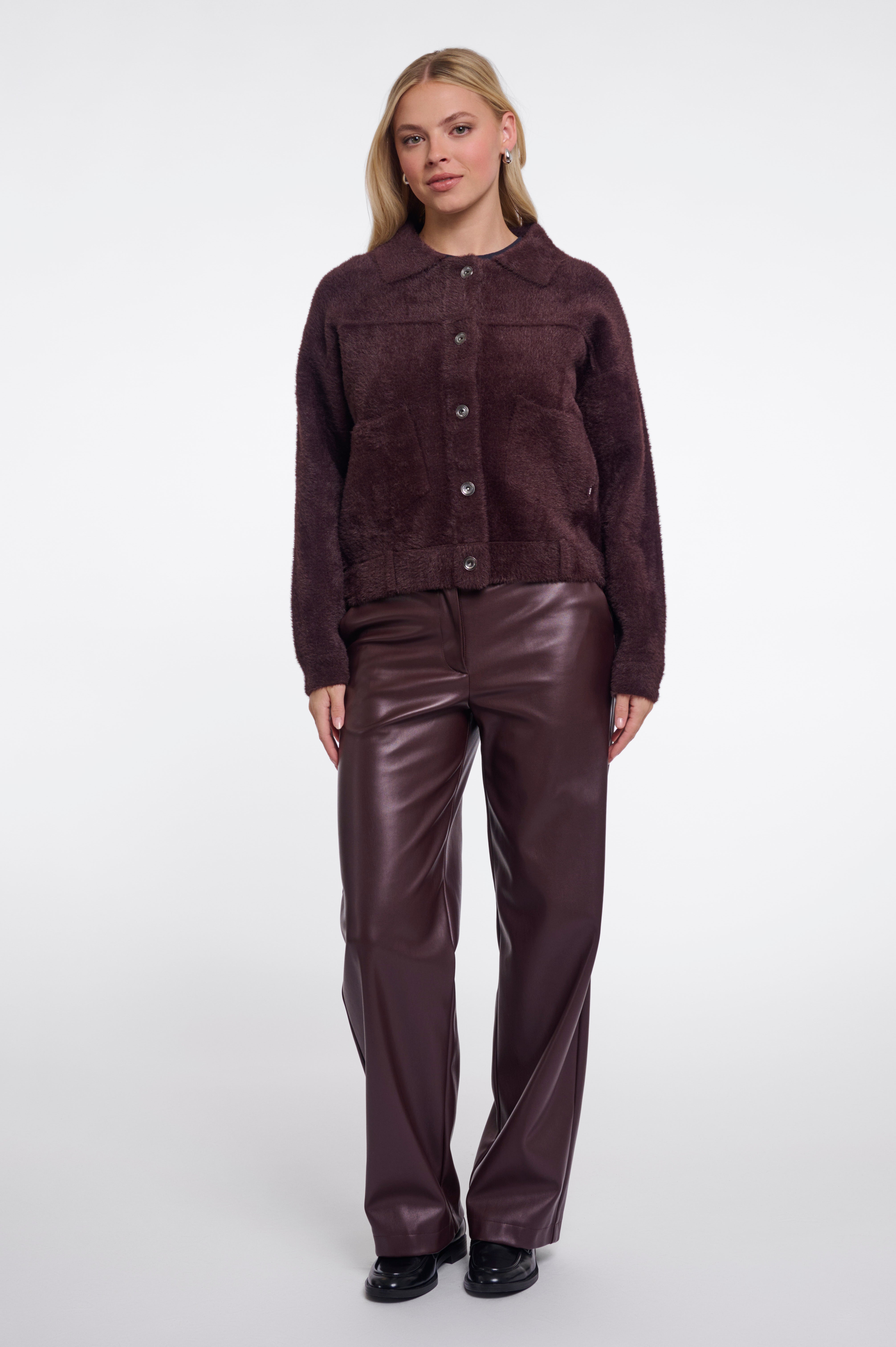 Kuschelige Eleganz: Deine neue kuschel Jacke