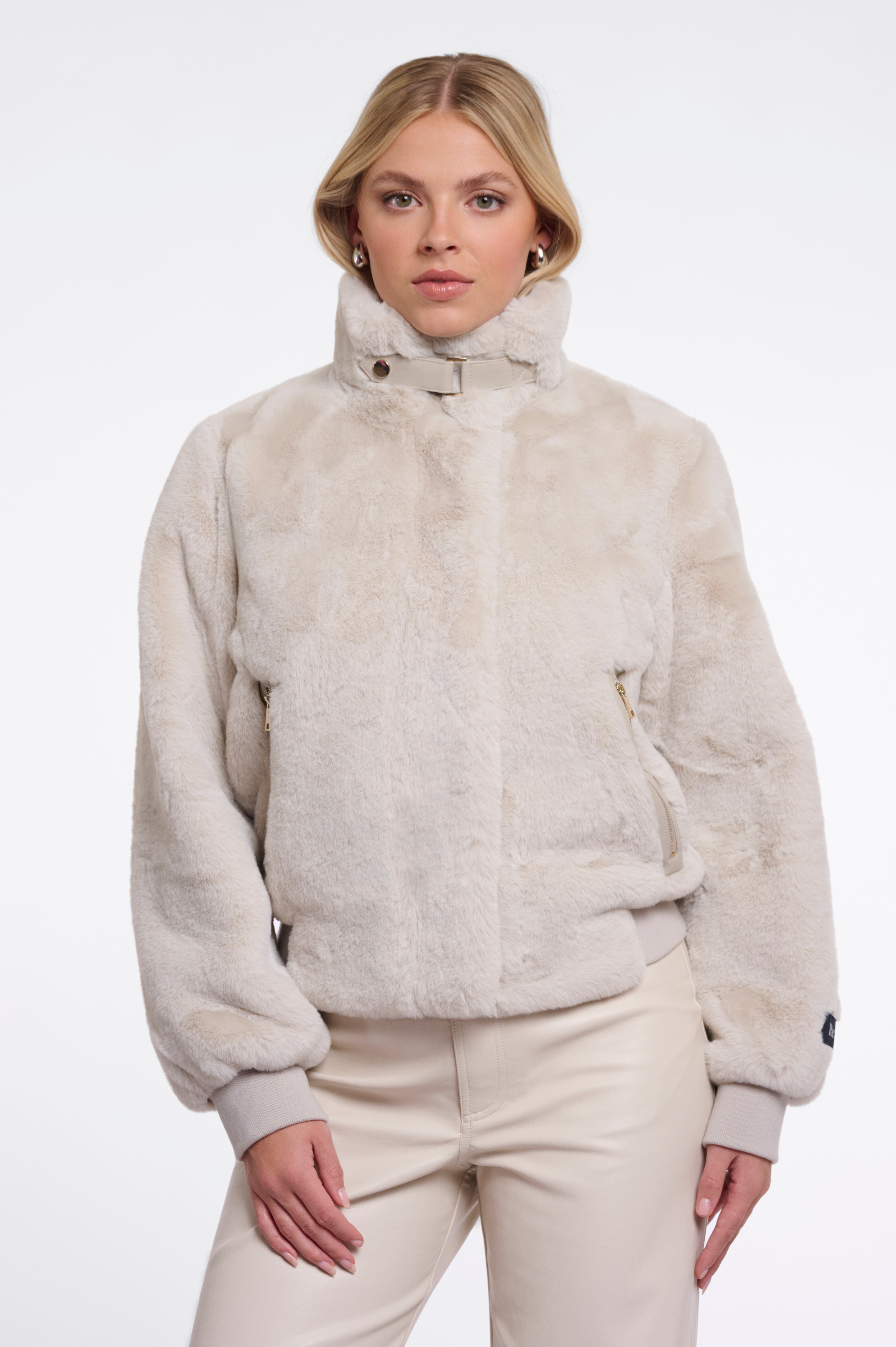 Sportive Eleganz: Deine neue Bomberjacke in Faux-Fur-Optik