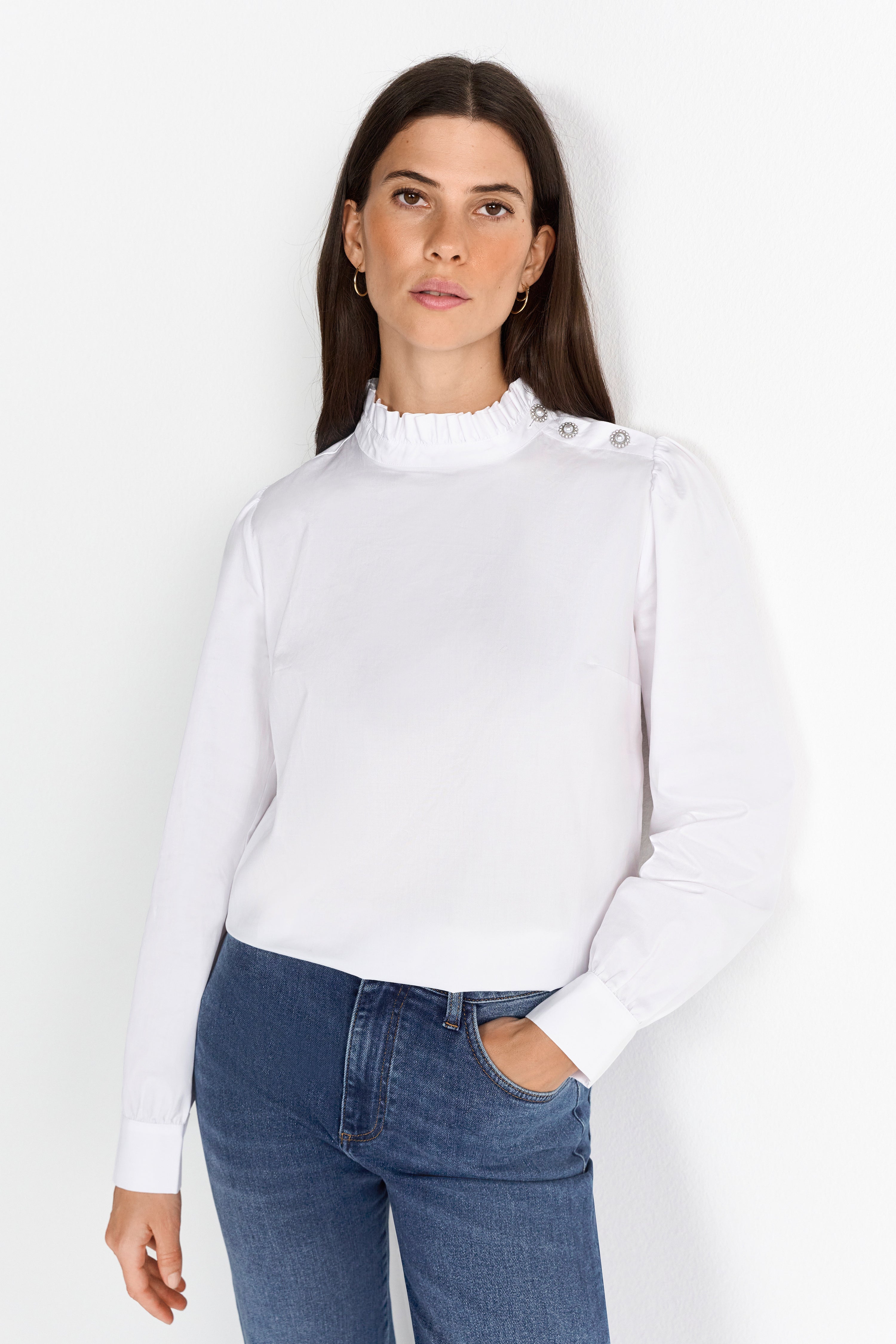 Elegante Stehkragenbluse mit Schmuckknöpfen