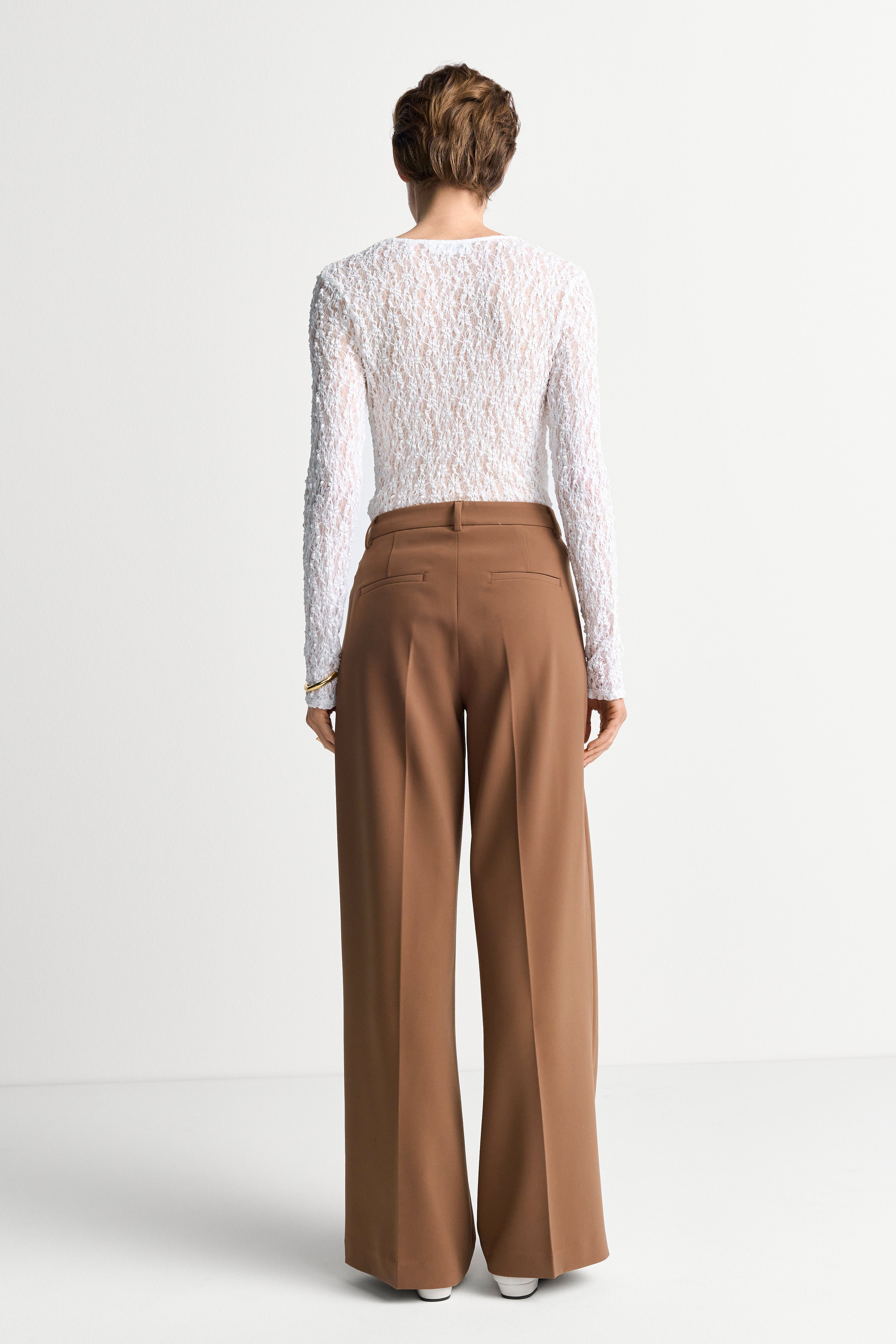 Die elegante Wide-Leg-Hose mit Bundfalten