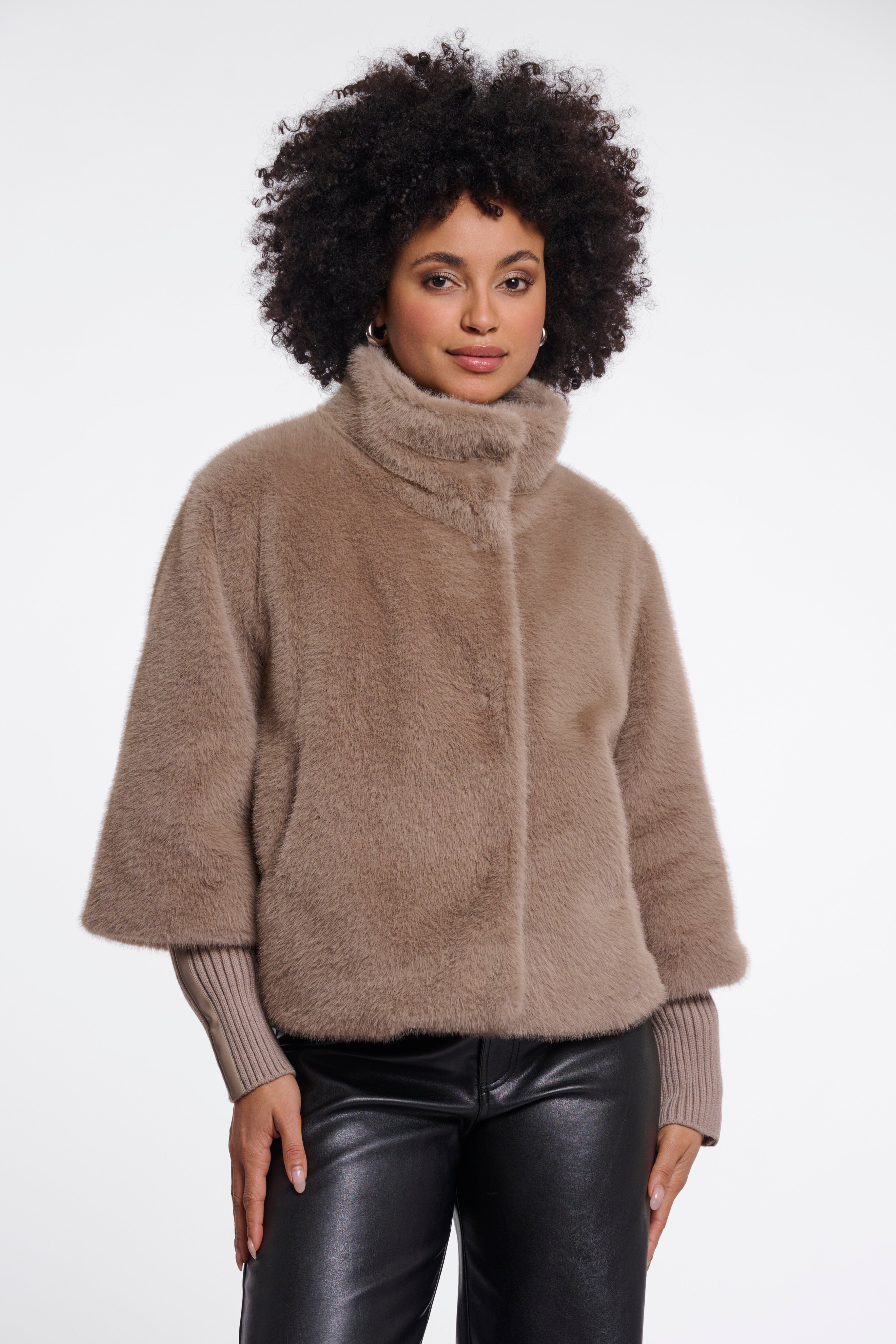 Wandelbare Faux-Fur Jacke mit abnehmbaren Ärmeln – Dein 2-in-1 Winter-Highlight