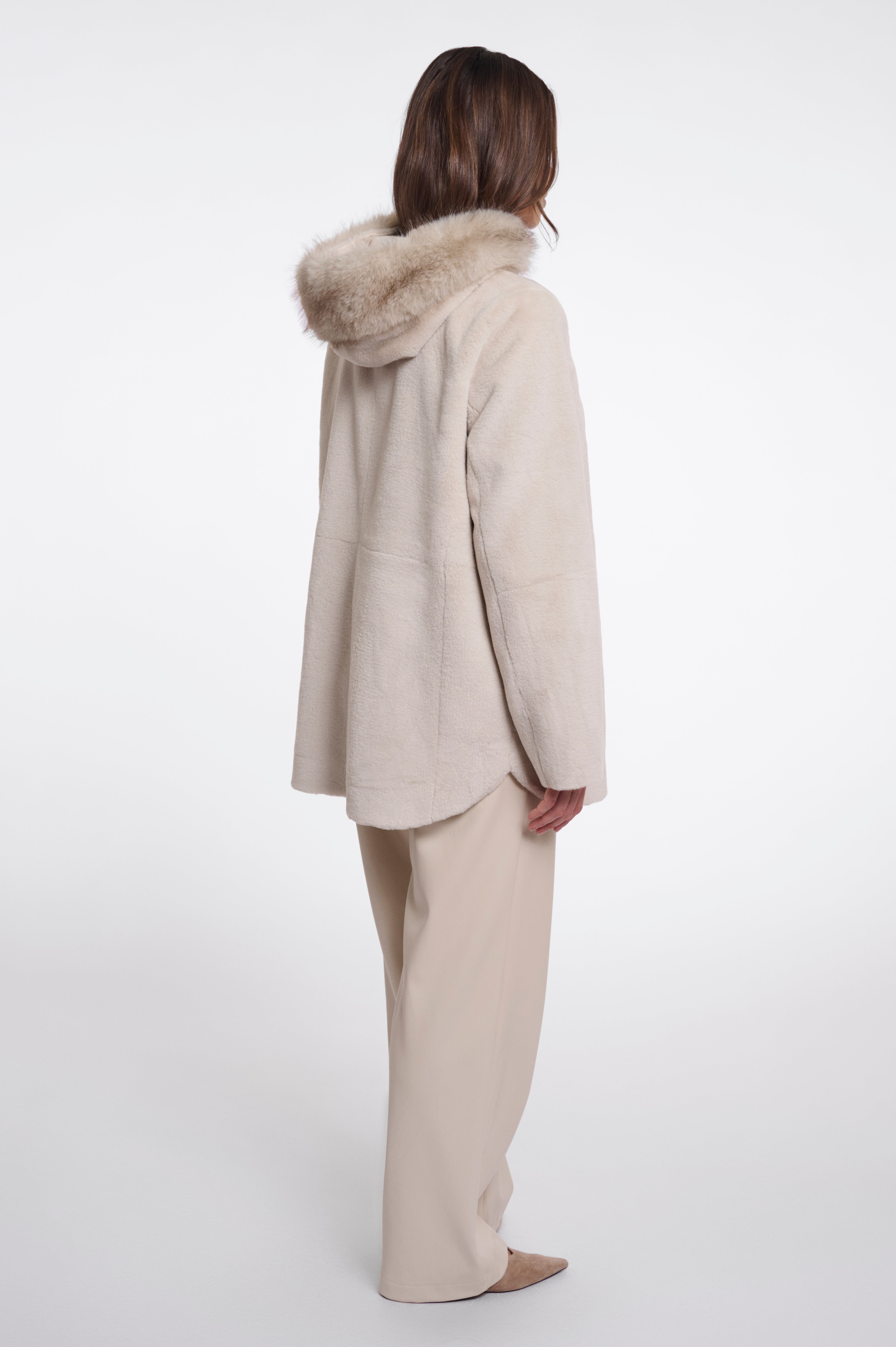 Edler Faux-Fur Mantel mit Kapuze – Dein luxuriöser Winterbegleiter