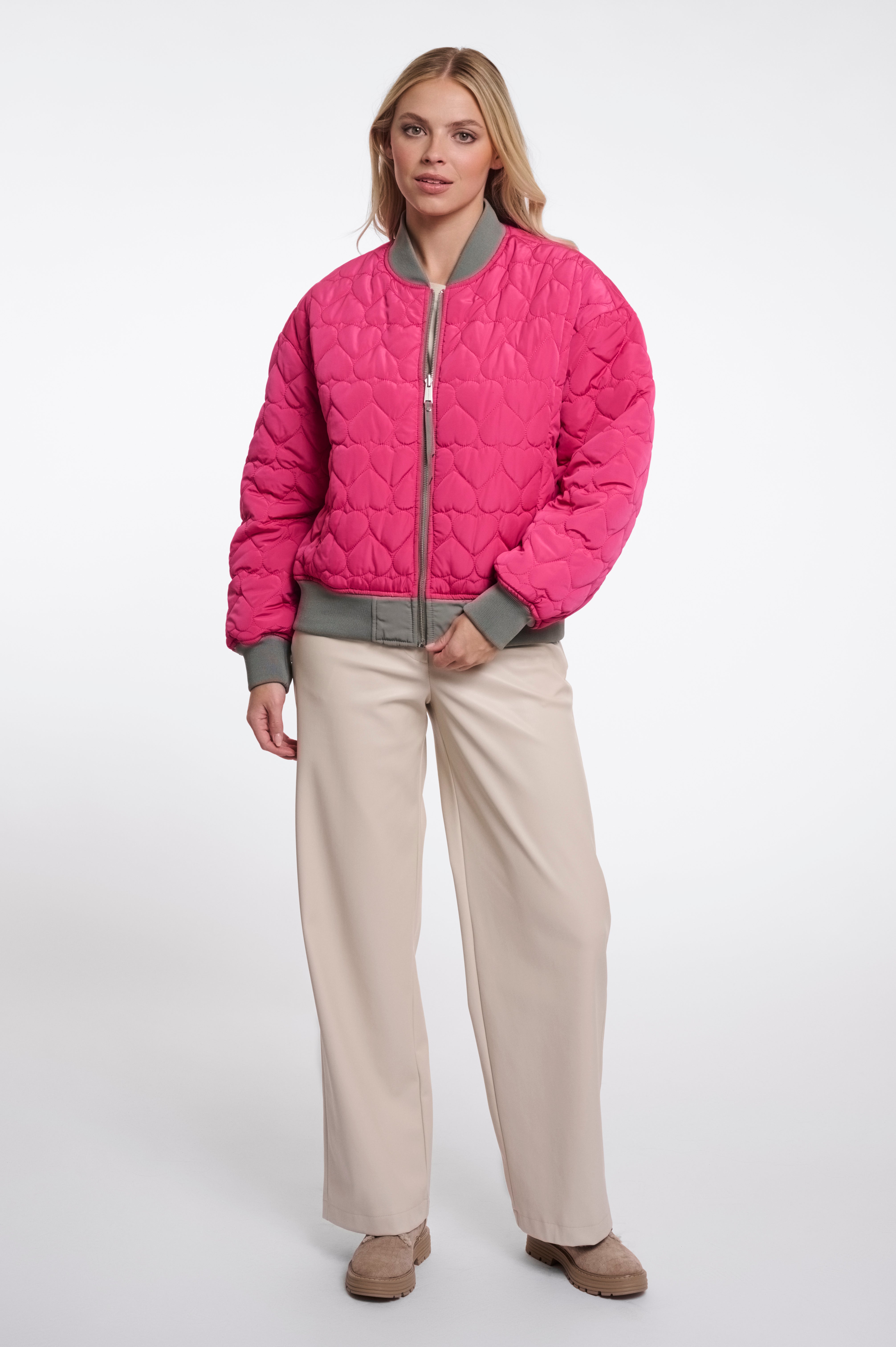 Oversize-Wende-Bomberjacke – Von coolem Salbeigrün zu auffälligem Pink