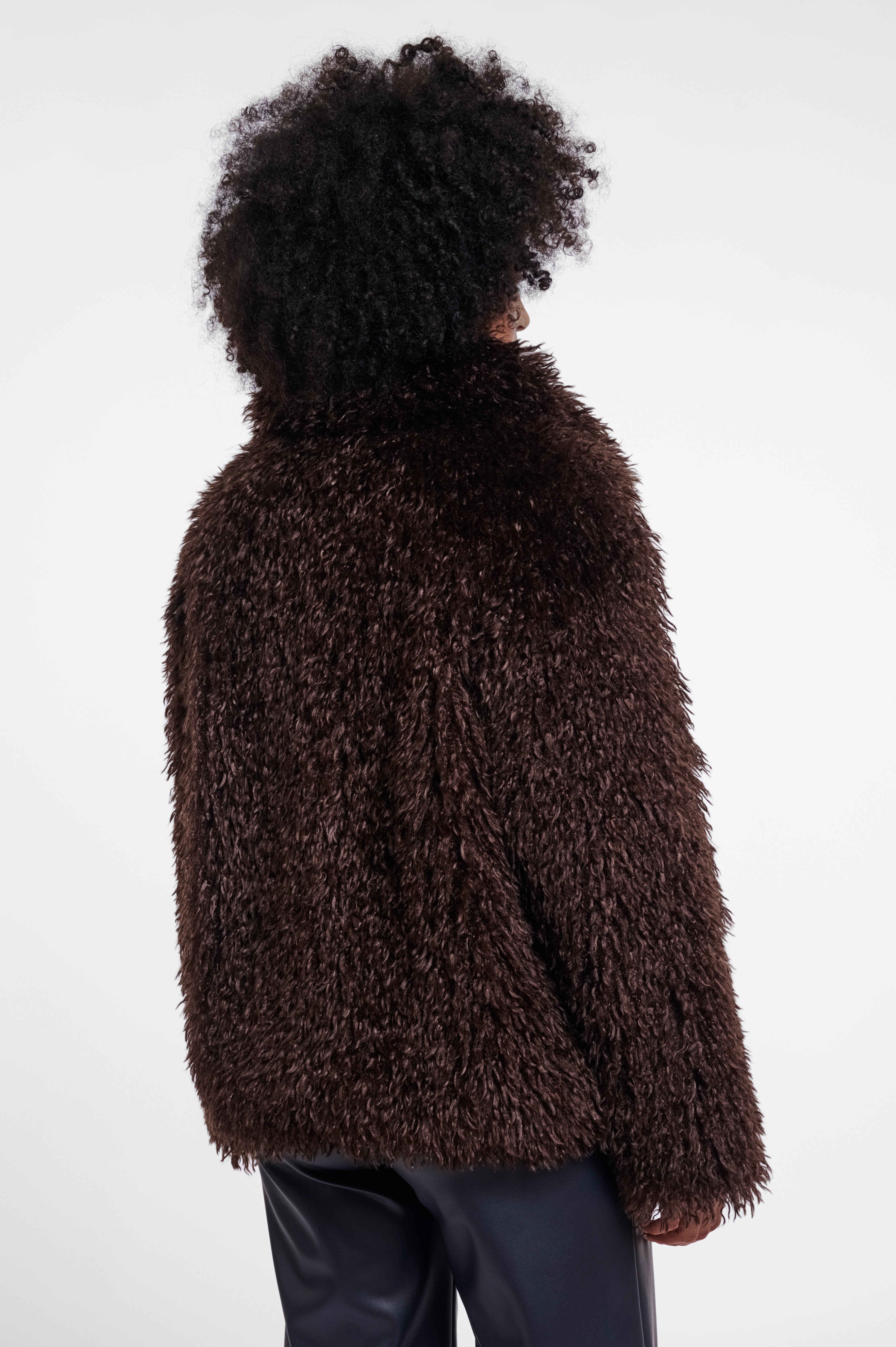 Extravagante Faux-Fur Jacke in Curly-Optik – Dein neues Statement-Piece