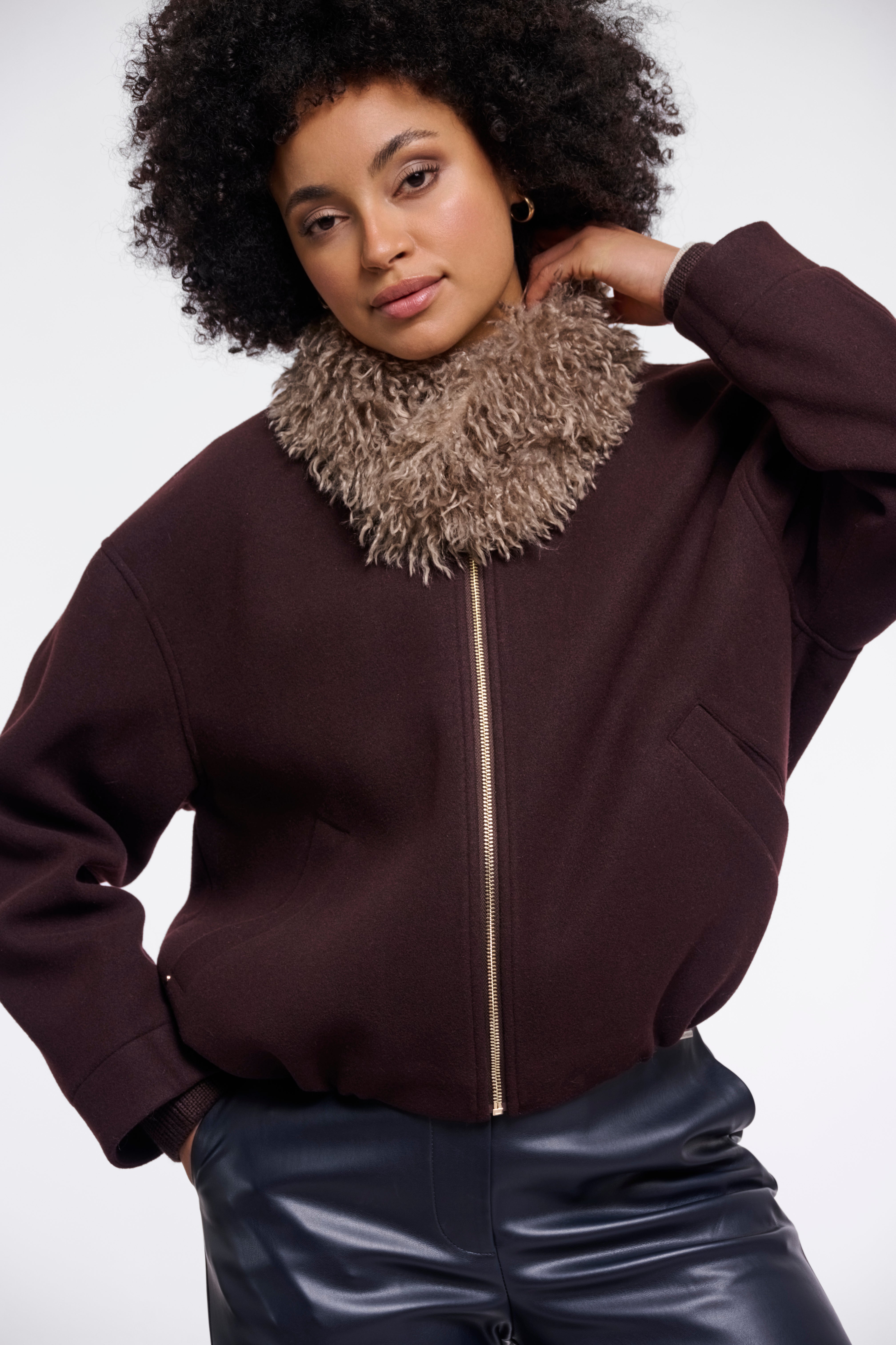 Kuscheliger Curly-Schal mit Magnetverschluss – Dein Winter-Highlight