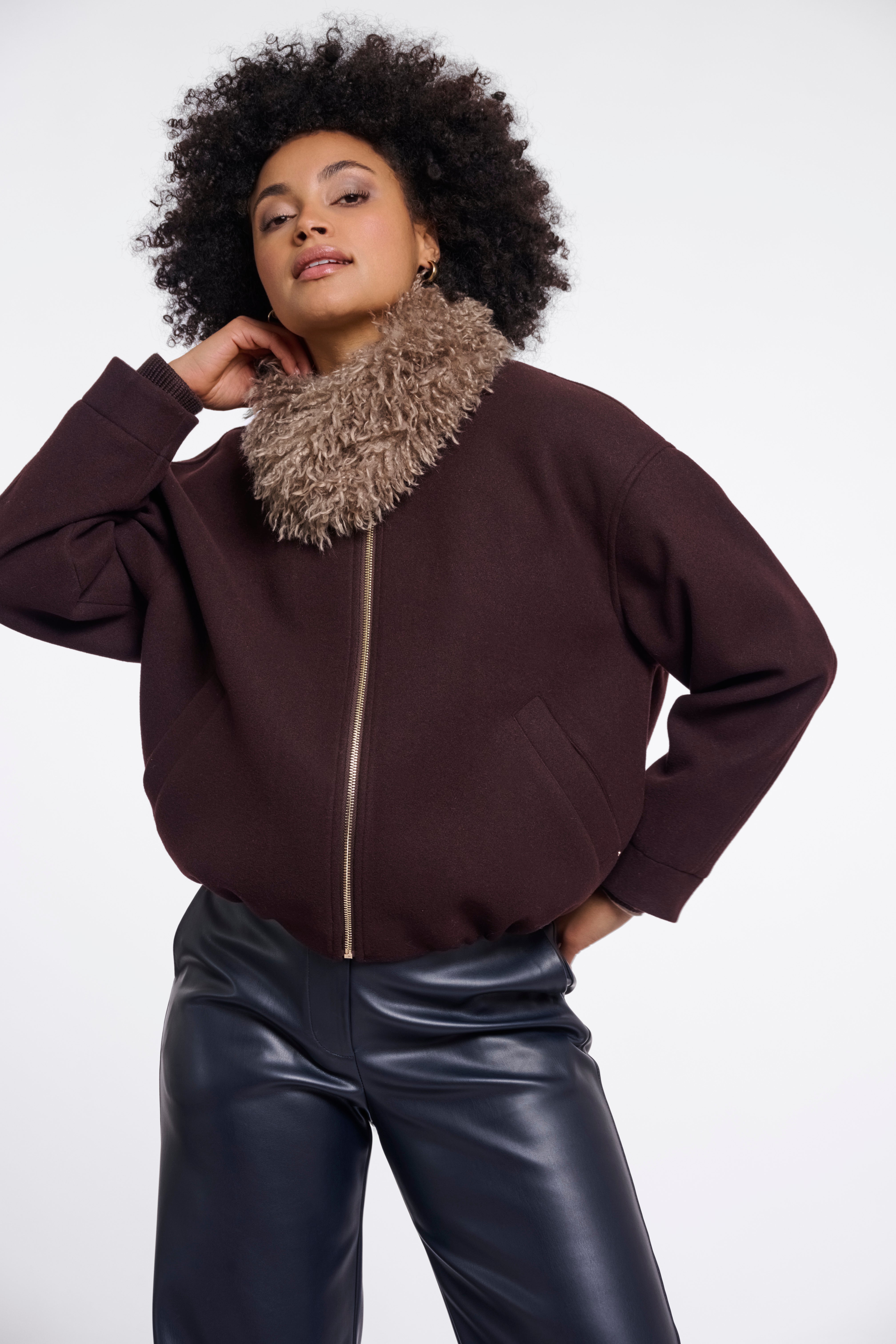 Kuscheliger Curly-Schal mit Magnetverschluss – Dein Winter-Highlight