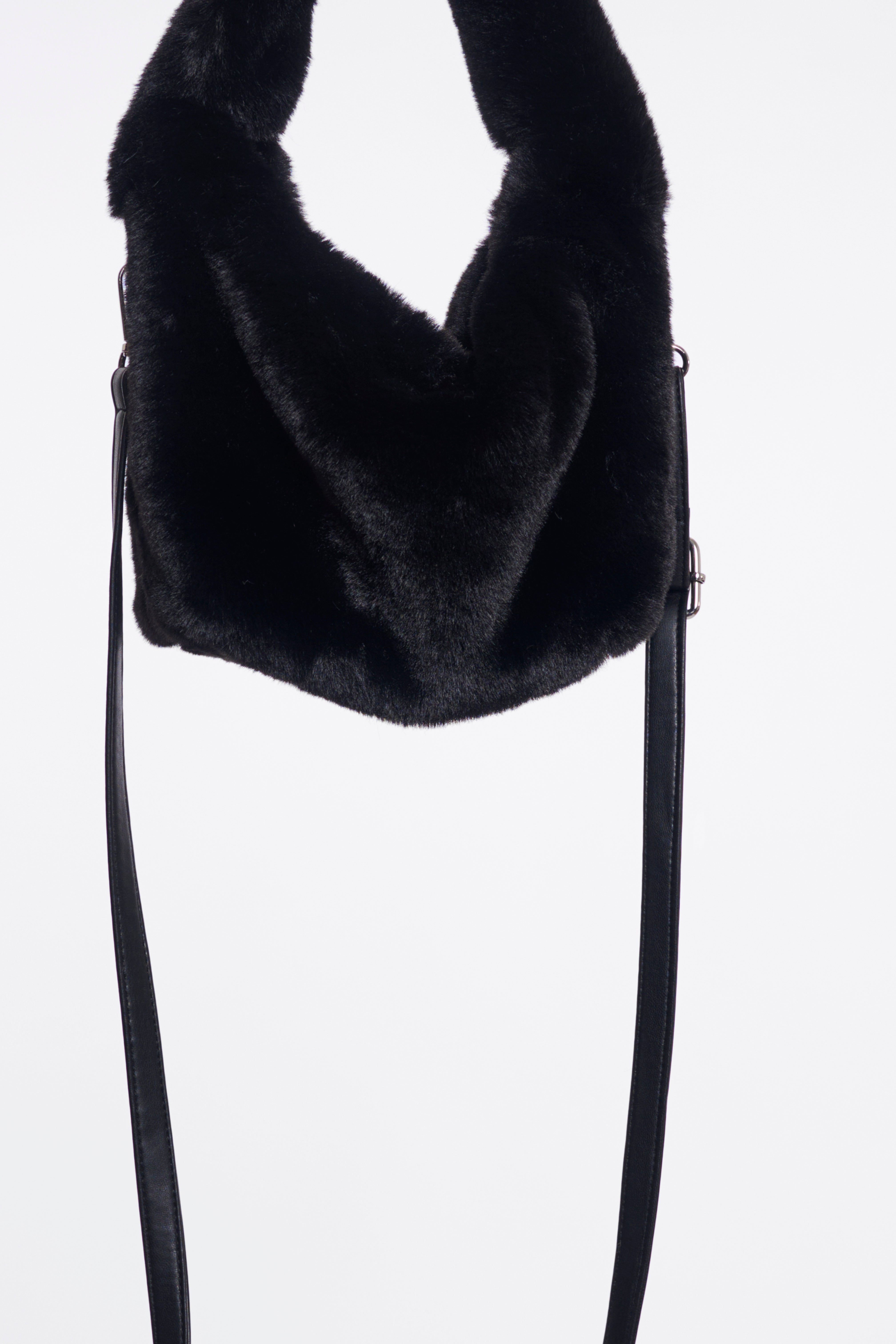 Flauschige Faux-Fur Tasche – Dein stylischer Eyecatcher