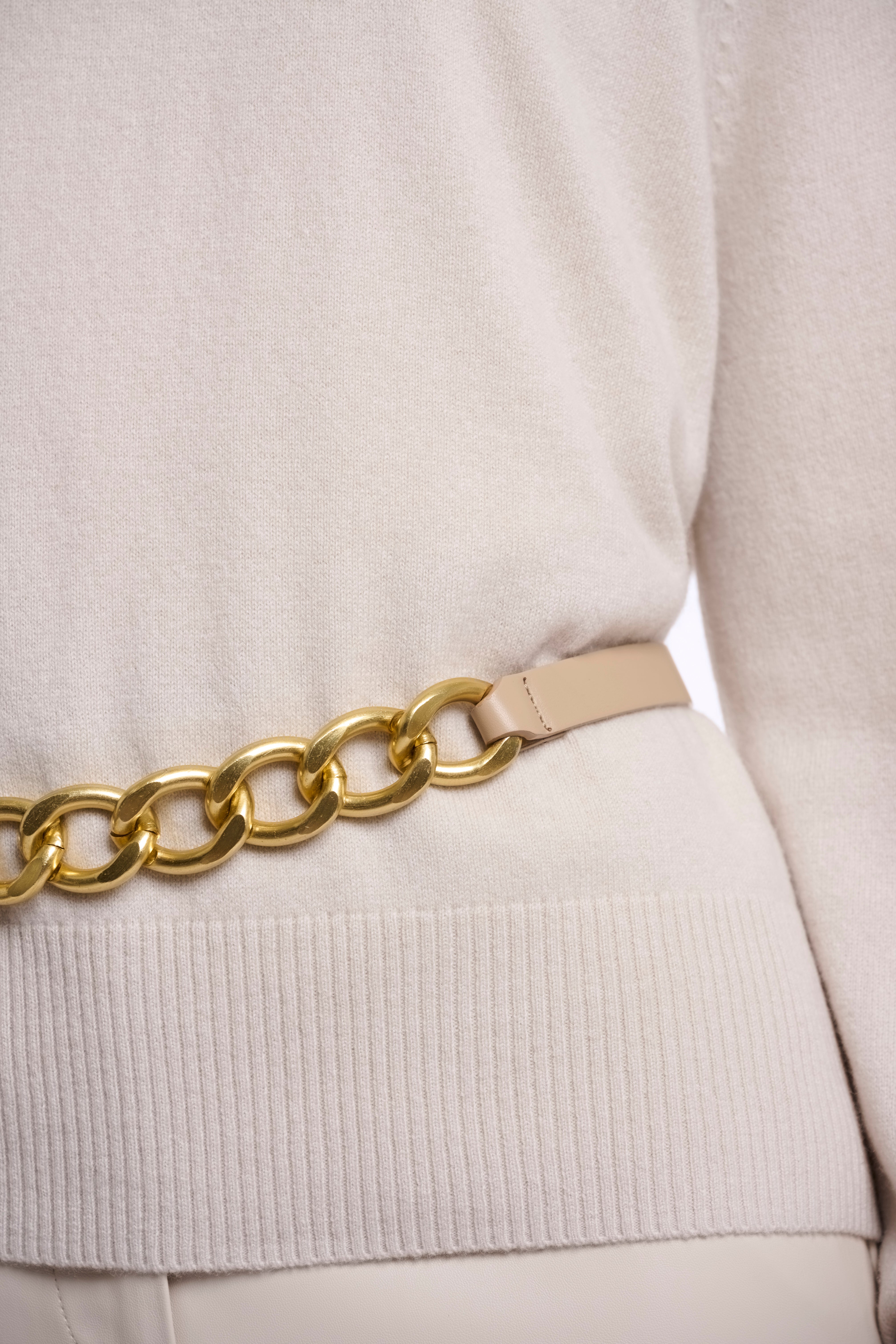 Dein neues Must-have: Der Statement-Kettengürtel für jede Silhouette