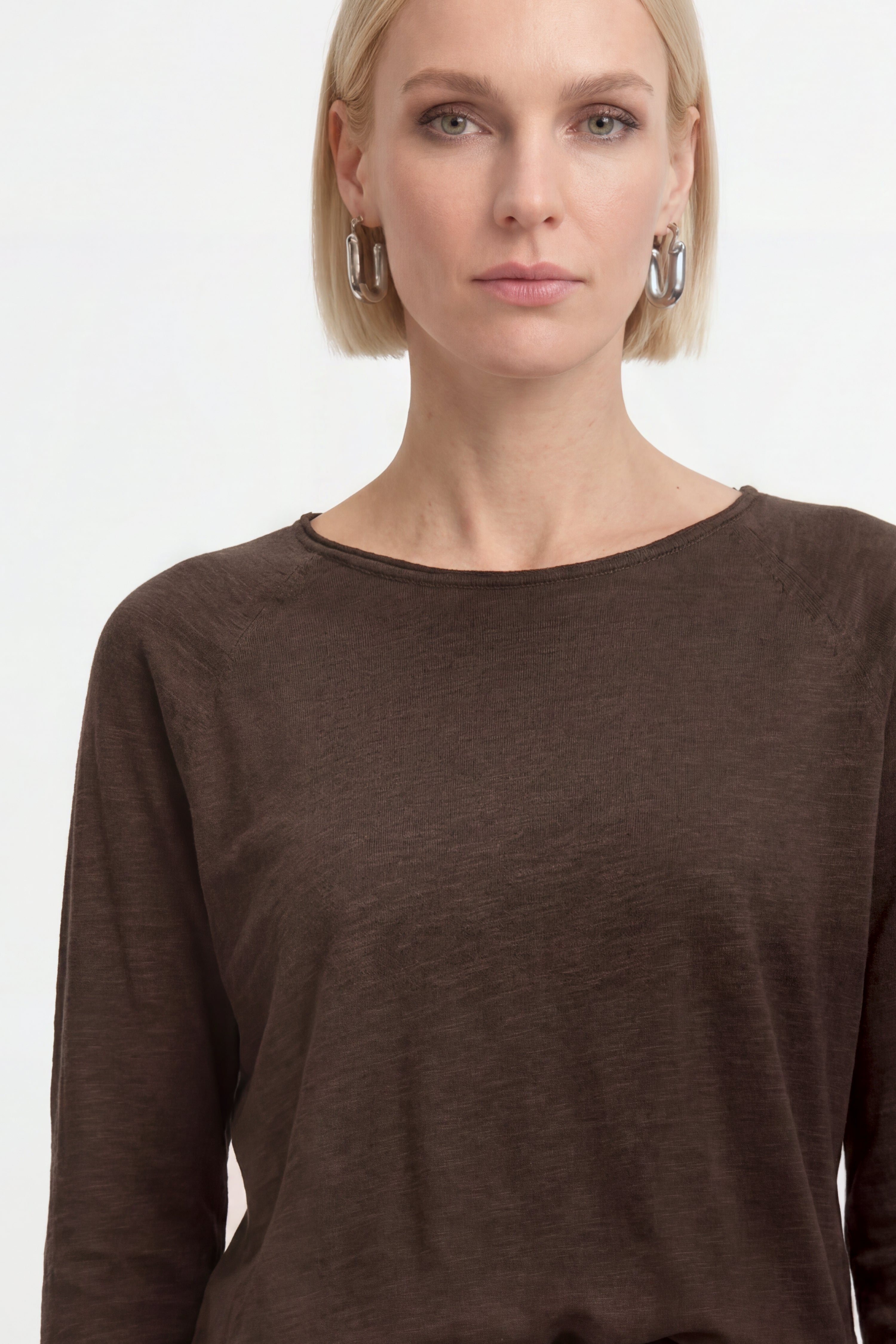 Lässiger Casual-Favorit – Das Slub-Jersey Longsleeve in tiefem Dunkelbraun