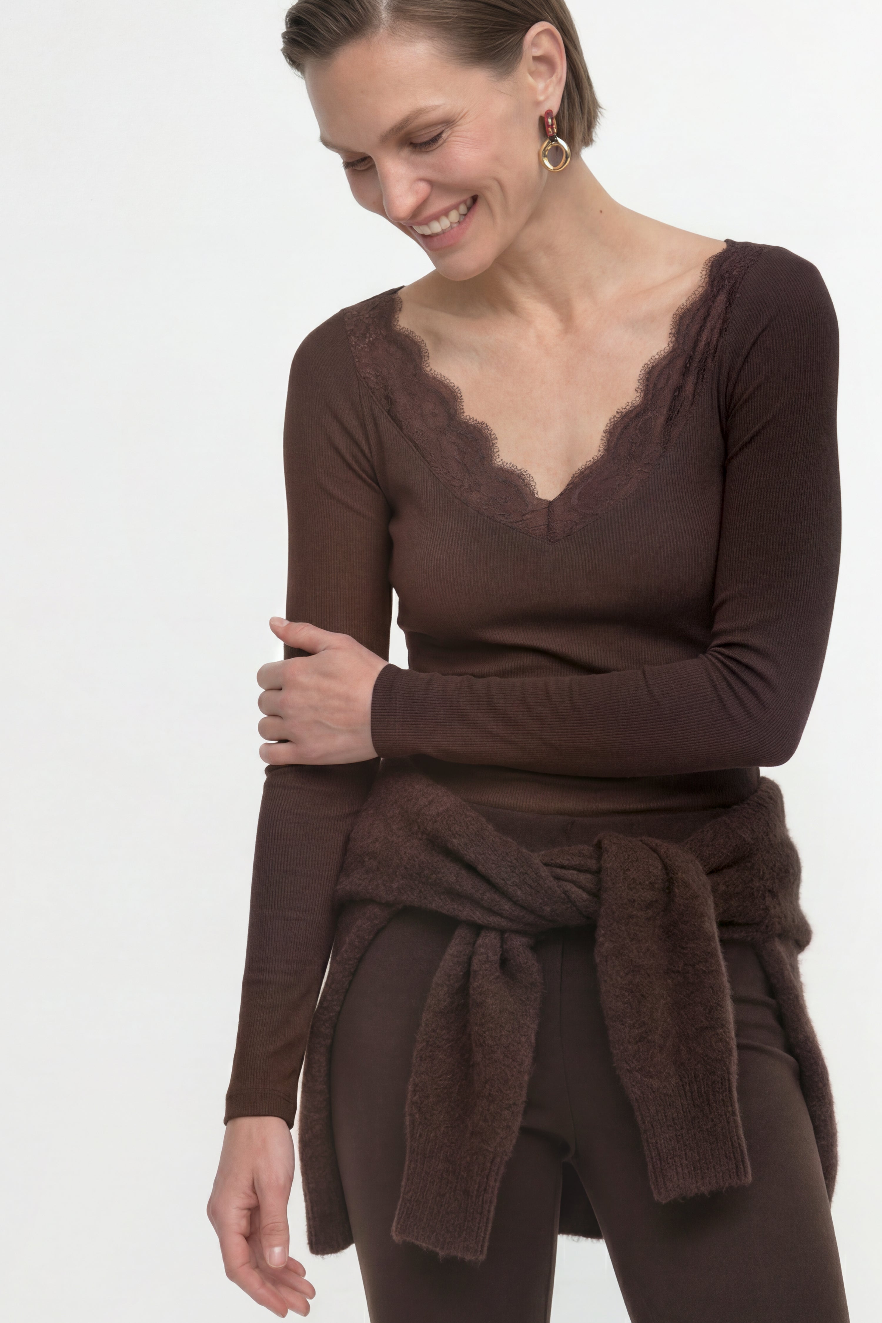 Femininer Rippstrick-Traum – Das weiche Longsleeve mit edler Spitzendetails
